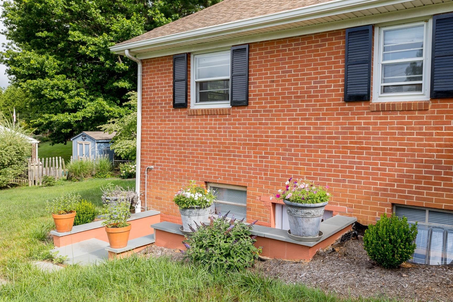 871 KENT RD, WAYNESBORO, Virginia 22980, 4 Bedrooms Bedrooms, ,2 BathroomsBathrooms,Residential,871 KENT RD,666891 MLS # 666891