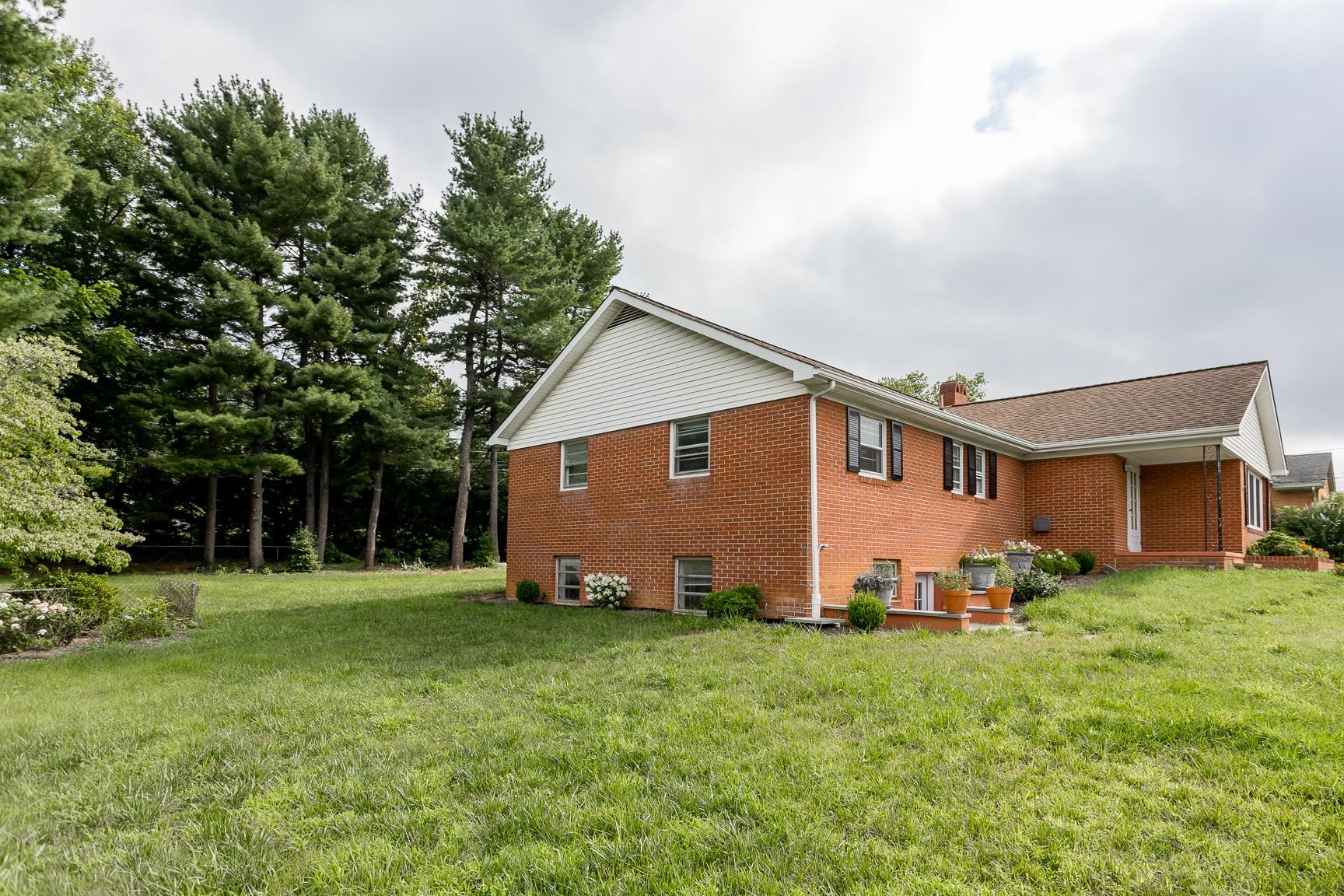 871 KENT RD, WAYNESBORO, Virginia 22980, 4 Bedrooms Bedrooms, ,2 BathroomsBathrooms,Residential,871 KENT RD,666891 MLS # 666891