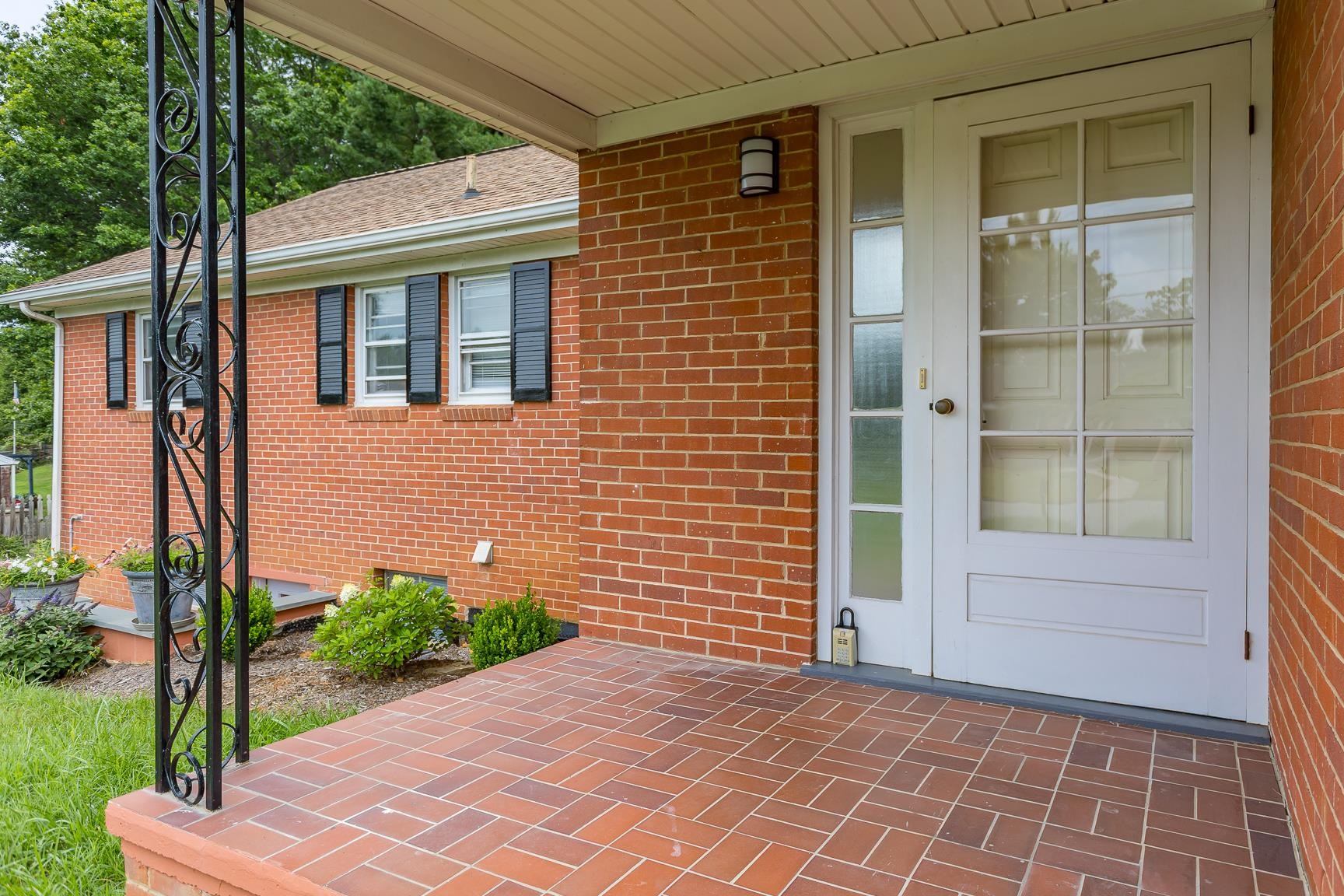 871 KENT RD, WAYNESBORO, Virginia 22980, 4 Bedrooms Bedrooms, ,2 BathroomsBathrooms,Residential,871 KENT RD,666891 MLS # 666891