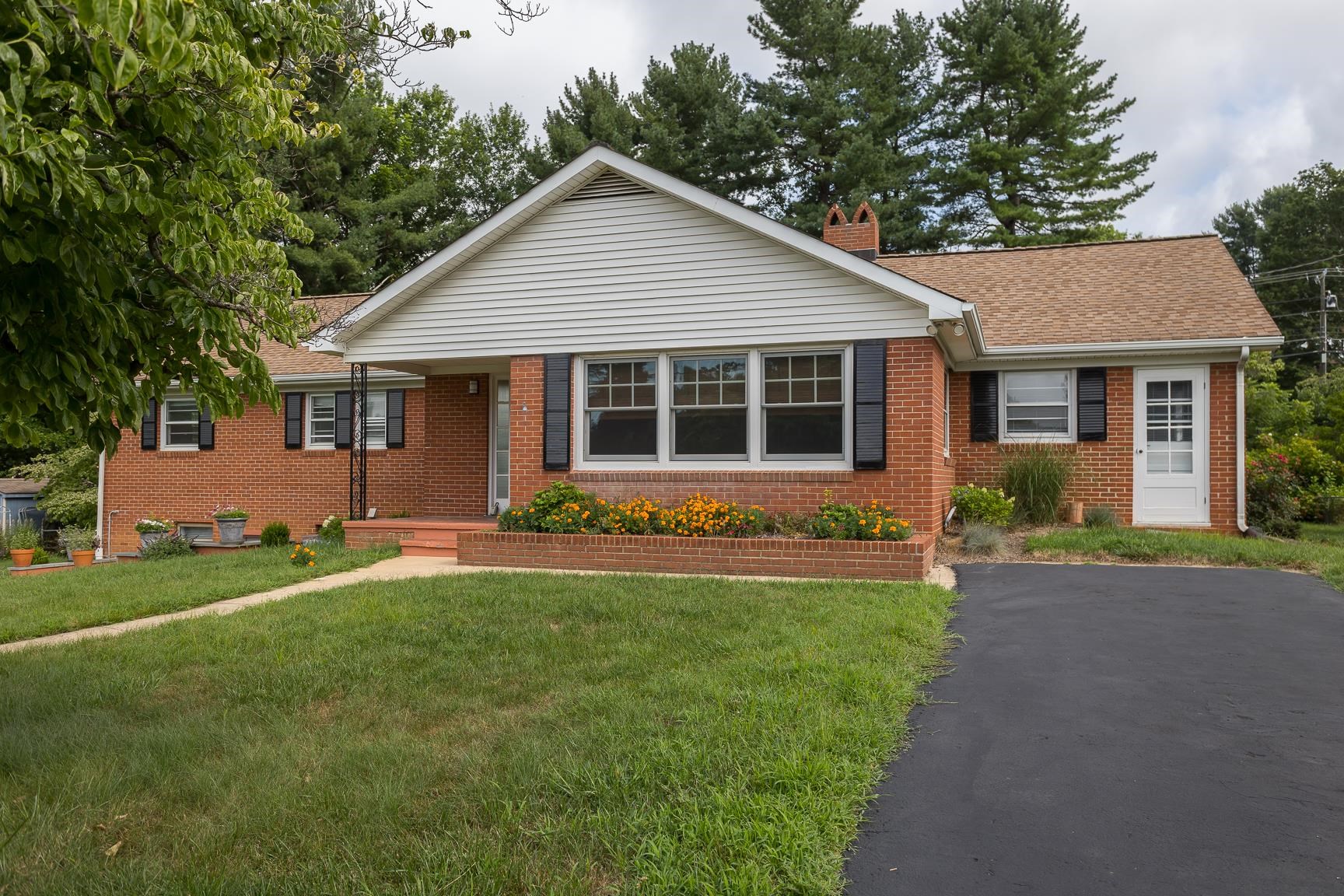 871 KENT RD, WAYNESBORO, Virginia 22980, 4 Bedrooms Bedrooms, ,2 BathroomsBathrooms,Residential,871 KENT RD,666891 MLS # 666891
