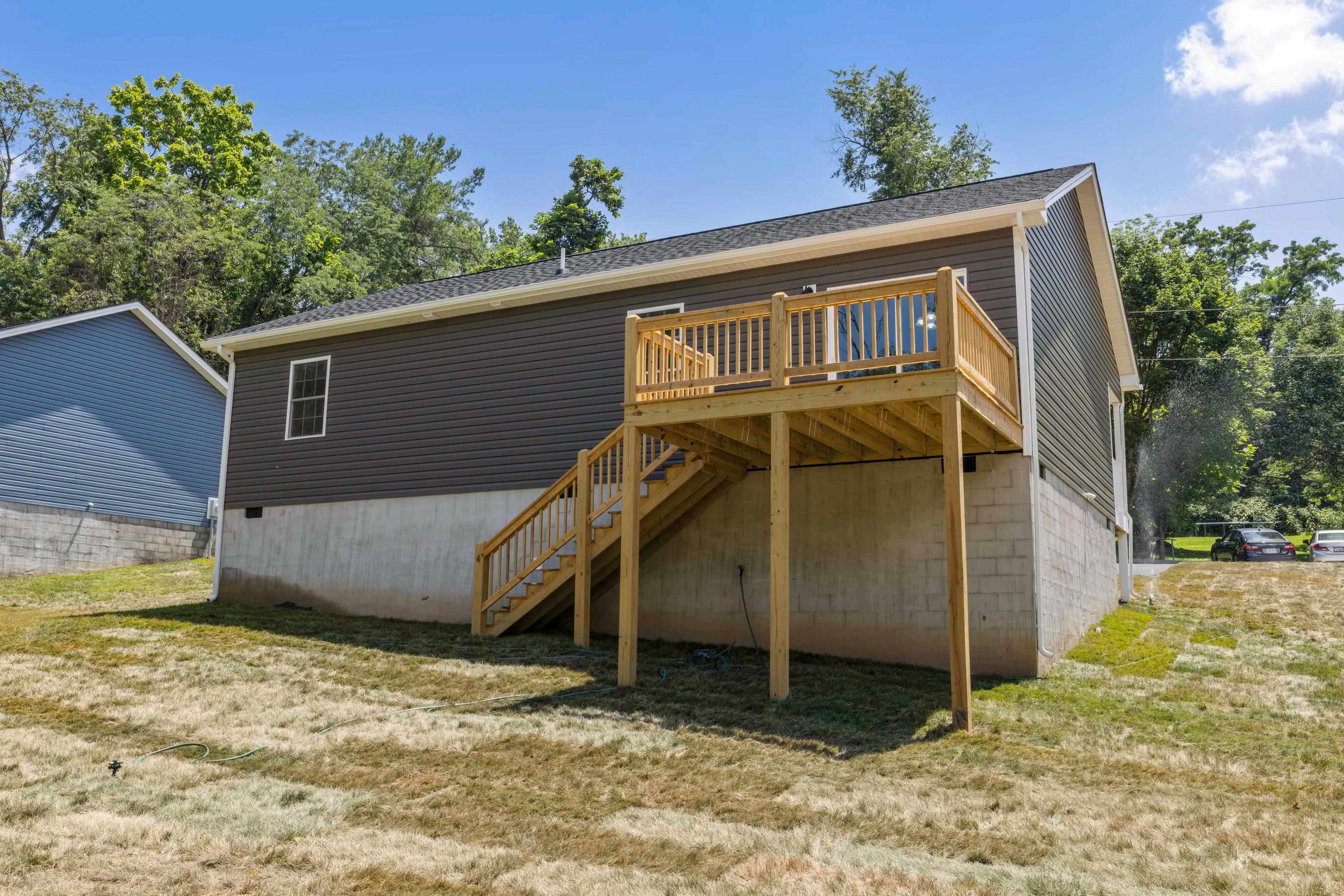 10 MCARTHUR ST, STAUNTON, Virginia 24401, 3 Bedrooms Bedrooms, ,2 BathroomsBathrooms,Residential,10 MCARTHUR ST,666896 MLS # 666896