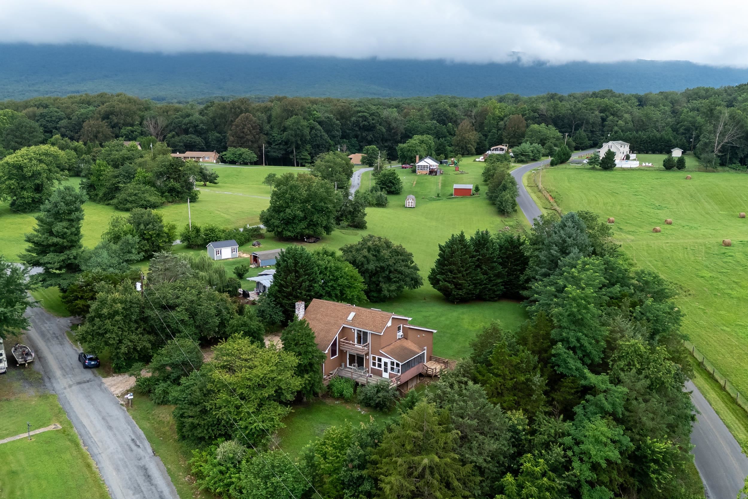 120 BIG OAK DR, LURAY, Virginia 22835, 4 Bedrooms Bedrooms, ,2 BathroomsBathrooms,Residential,120 BIG OAK DR,666901 MLS # 666901