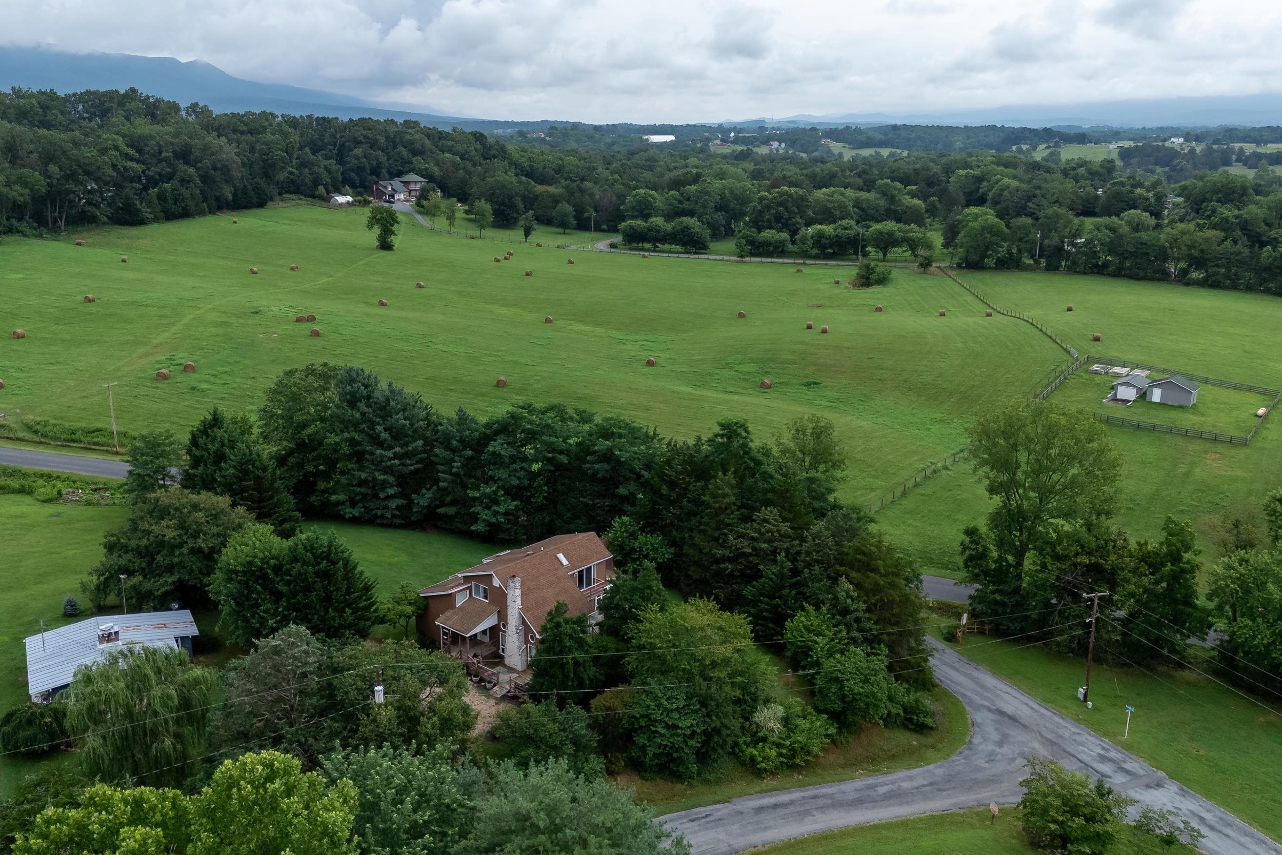 120 BIG OAK DR, LURAY, Virginia 22835, 4 Bedrooms Bedrooms, ,2 BathroomsBathrooms,Residential,120 BIG OAK DR,666901 MLS # 666901