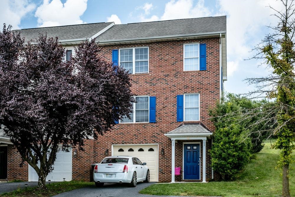 551 POINTE DR, HARRISONBURG, Virginia 22801, 3 Bedrooms Bedrooms, ,2 BathroomsBathrooms,Residential,551 POINTE DR,666906 MLS # 666906