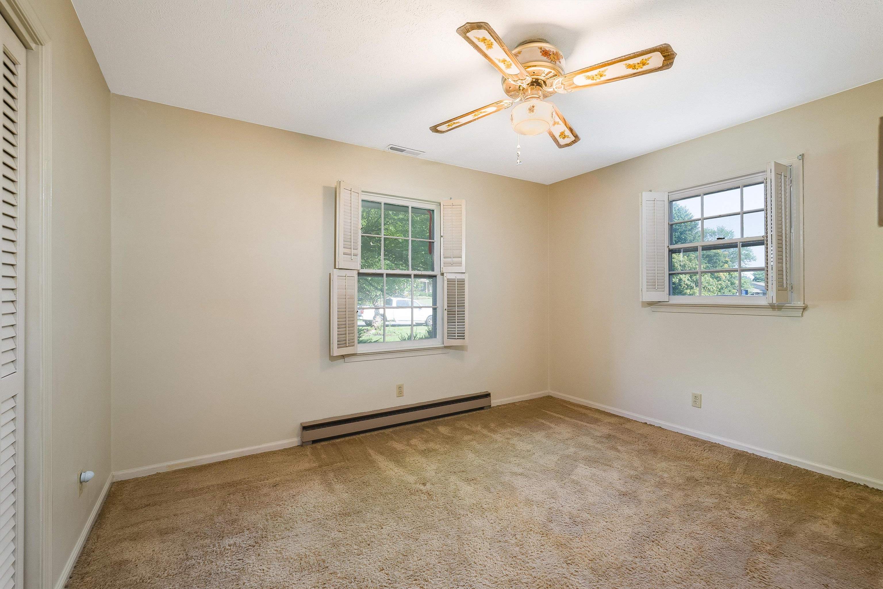 9936 PLEASANT VIEW DR, NEW MARKET, Virginia 22844, 4 Bedrooms Bedrooms, ,3 BathroomsBathrooms,Residential,9936 PLEASANT VIEW DR,666908 MLS # 666908