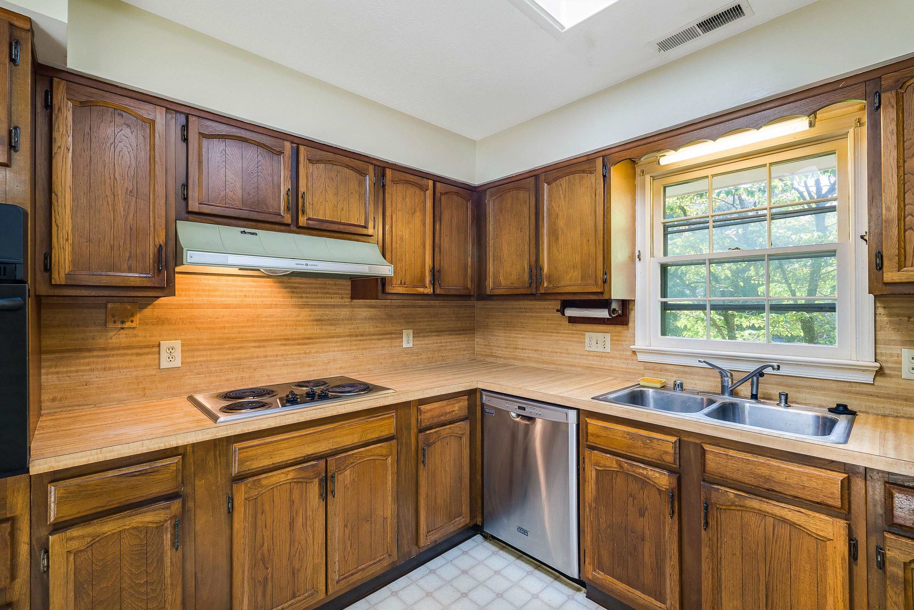 9936 PLEASANT VIEW DR, NEW MARKET, Virginia 22844, 4 Bedrooms Bedrooms, ,3 BathroomsBathrooms,Residential,9936 PLEASANT VIEW DR,666908 MLS # 666908