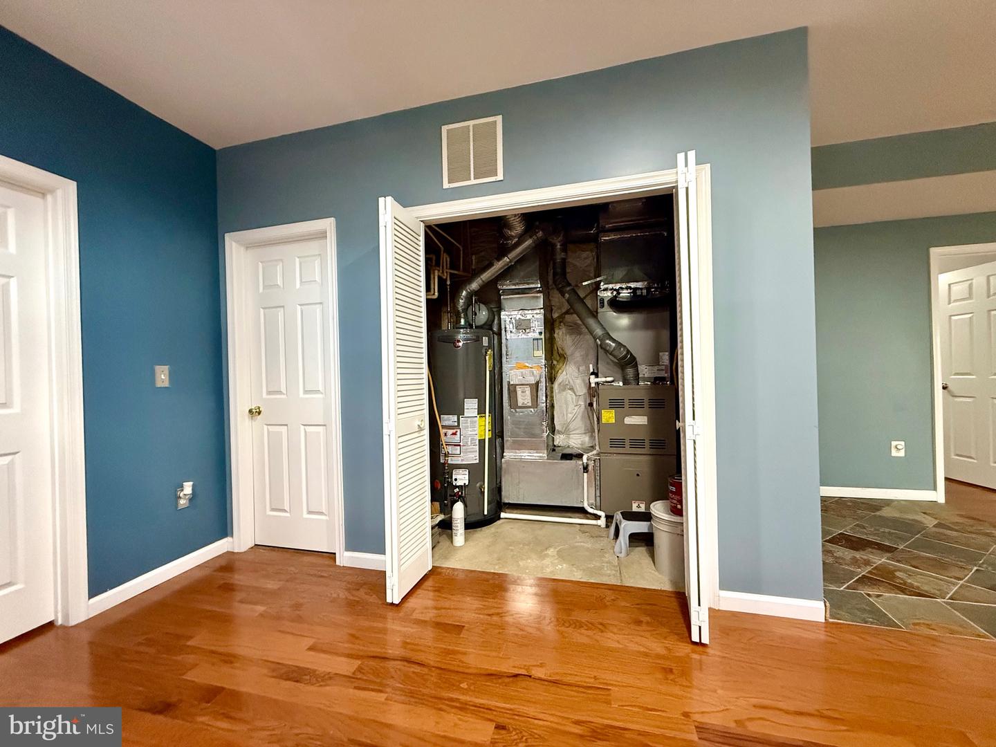 4308 WALSH WAY, WOODBRIDGE, Virginia 22193, 4 Bedrooms Bedrooms, ,4 BathroomsBathrooms,Residential,For sale,4308 WALSH WAY,VAPW2098076 MLS # VAPW2098076