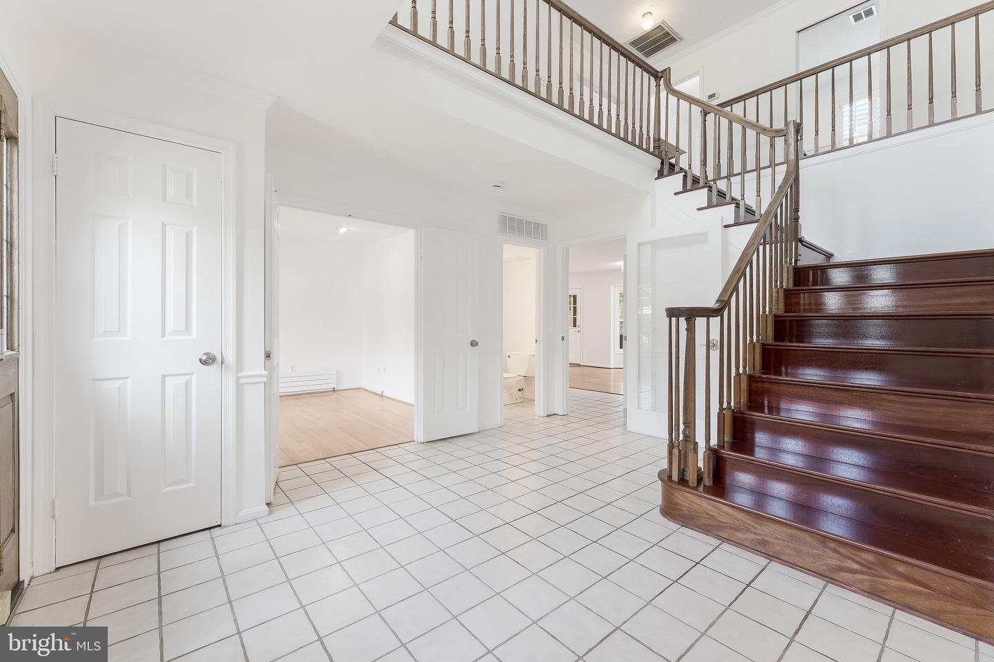 11681 GILMAN LN, HERNDON, Virginia 20170, 4 Bedrooms Bedrooms, ,4 BathroomsBathrooms,Residential,For sale,11681 GILMAN LN,VAFX2252292 MLS # VAFX2252292