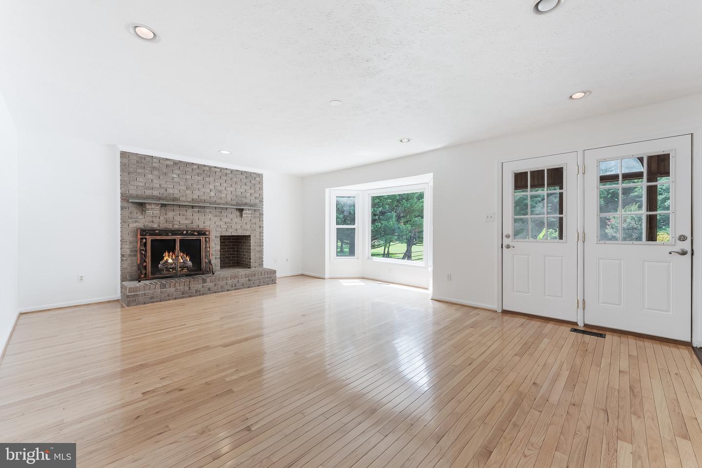 11681 GILMAN LN, HERNDON, Virginia 20170, 4 Bedrooms Bedrooms, ,4 BathroomsBathrooms,Residential,For sale,11681 GILMAN LN,VAFX2252292 MLS # VAFX2252292