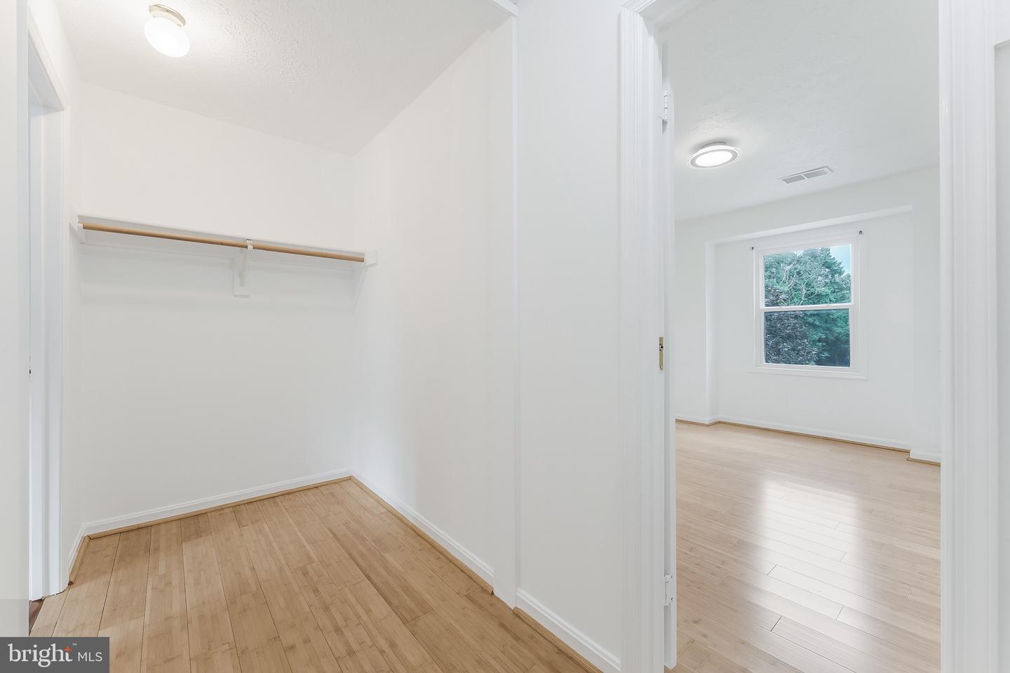 11681 GILMAN LN, HERNDON, Virginia 20170, 4 Bedrooms Bedrooms, ,4 BathroomsBathrooms,Residential,For sale,11681 GILMAN LN,VAFX2252292 MLS # VAFX2252292
