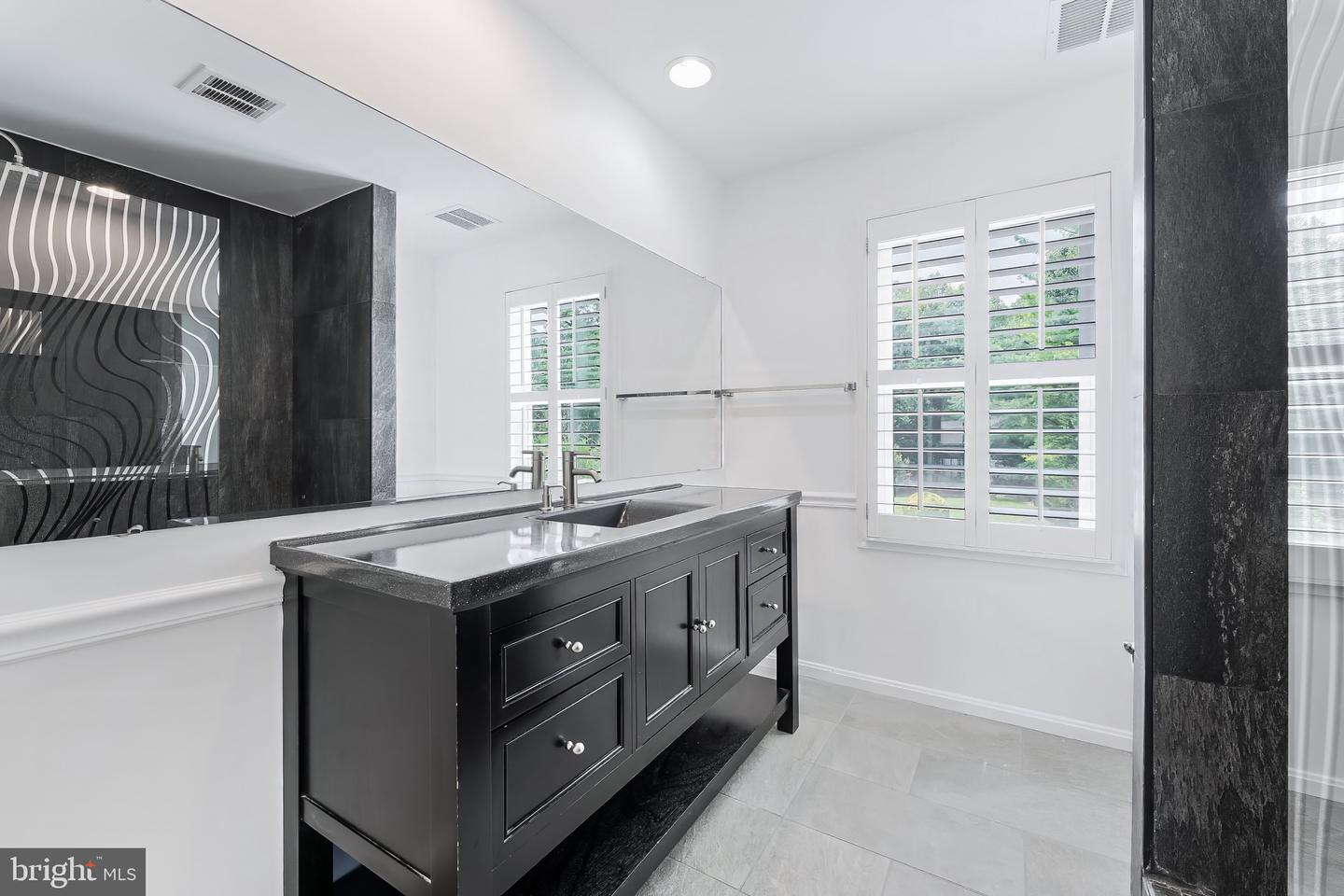 11681 GILMAN LN, HERNDON, Virginia 20170, 4 Bedrooms Bedrooms, ,4 BathroomsBathrooms,Residential,For sale,11681 GILMAN LN,VAFX2252292 MLS # VAFX2252292