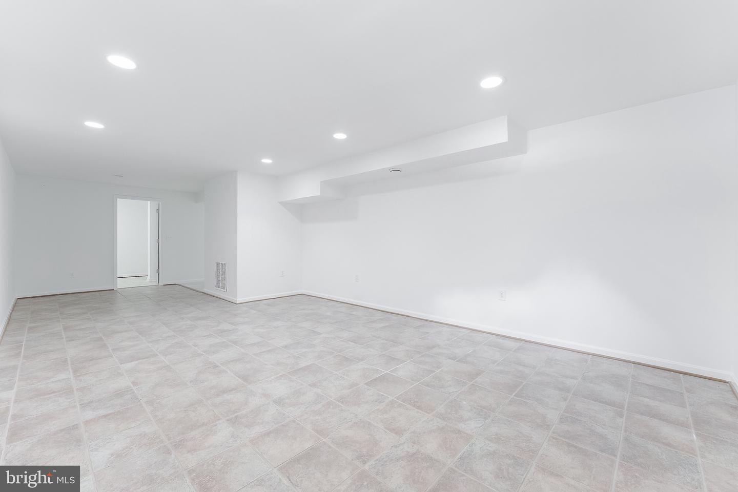 11681 GILMAN LN, HERNDON, Virginia 20170, 4 Bedrooms Bedrooms, ,4 BathroomsBathrooms,Residential,For sale,11681 GILMAN LN,VAFX2252292 MLS # VAFX2252292