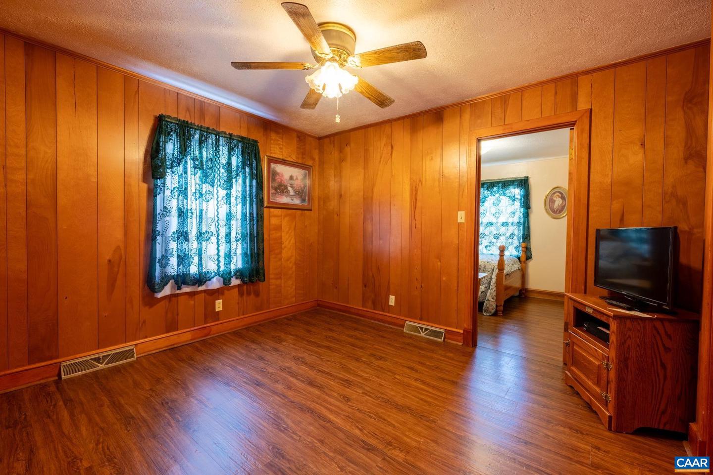 31 WESLEY ST, STANARDSVILLE, Virginia 22973, 3 Bedrooms Bedrooms, ,2 BathroomsBathrooms,Residential,For sale,31 WESLEY ST,666421 MLS # 666421