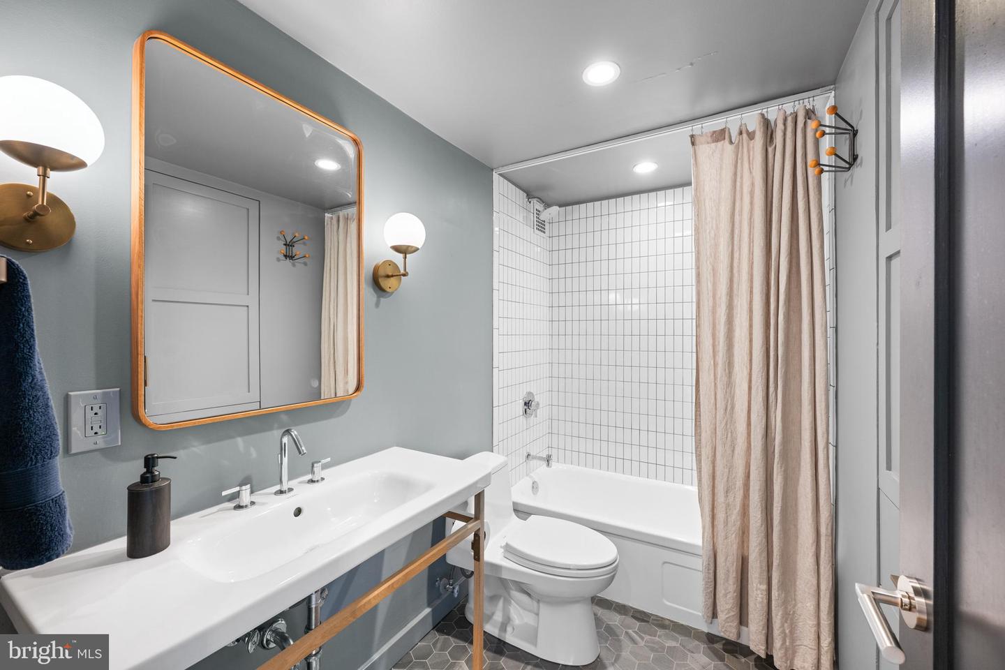 1101 3RD ST SW #315, WASHINGTON, District Of Columbia 20024, 3 Bedrooms Bedrooms, ,2 BathroomsBathrooms,Residential,For sale,1101 3RD ST SW #315,DCDC2209144 MLS # DCDC2209144