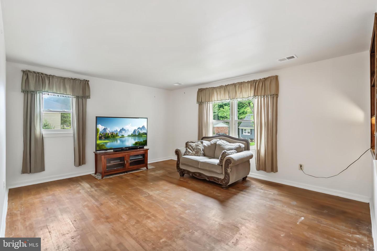 3937 FORESTDALE AVE, WOODBRIDGE, Virginia 22193, 4 Bedrooms Bedrooms, ,2 BathroomsBathrooms,Residential,For sale,3937 FORESTDALE AVE,VAPW2098750 MLS # VAPW2098750