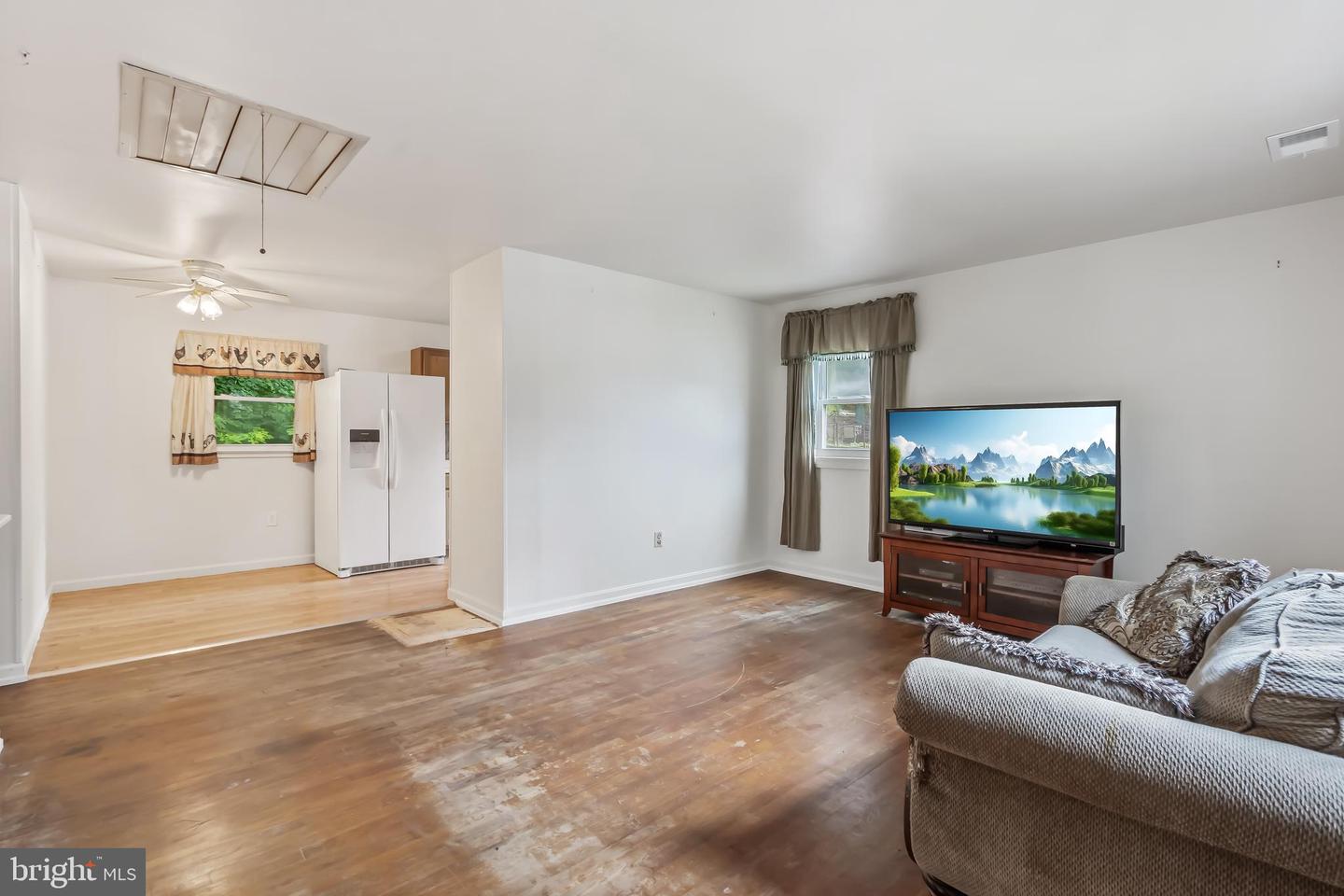 3937 FORESTDALE AVE, WOODBRIDGE, Virginia 22193, 4 Bedrooms Bedrooms, ,2 BathroomsBathrooms,Residential,For sale,3937 FORESTDALE AVE,VAPW2098750 MLS # VAPW2098750