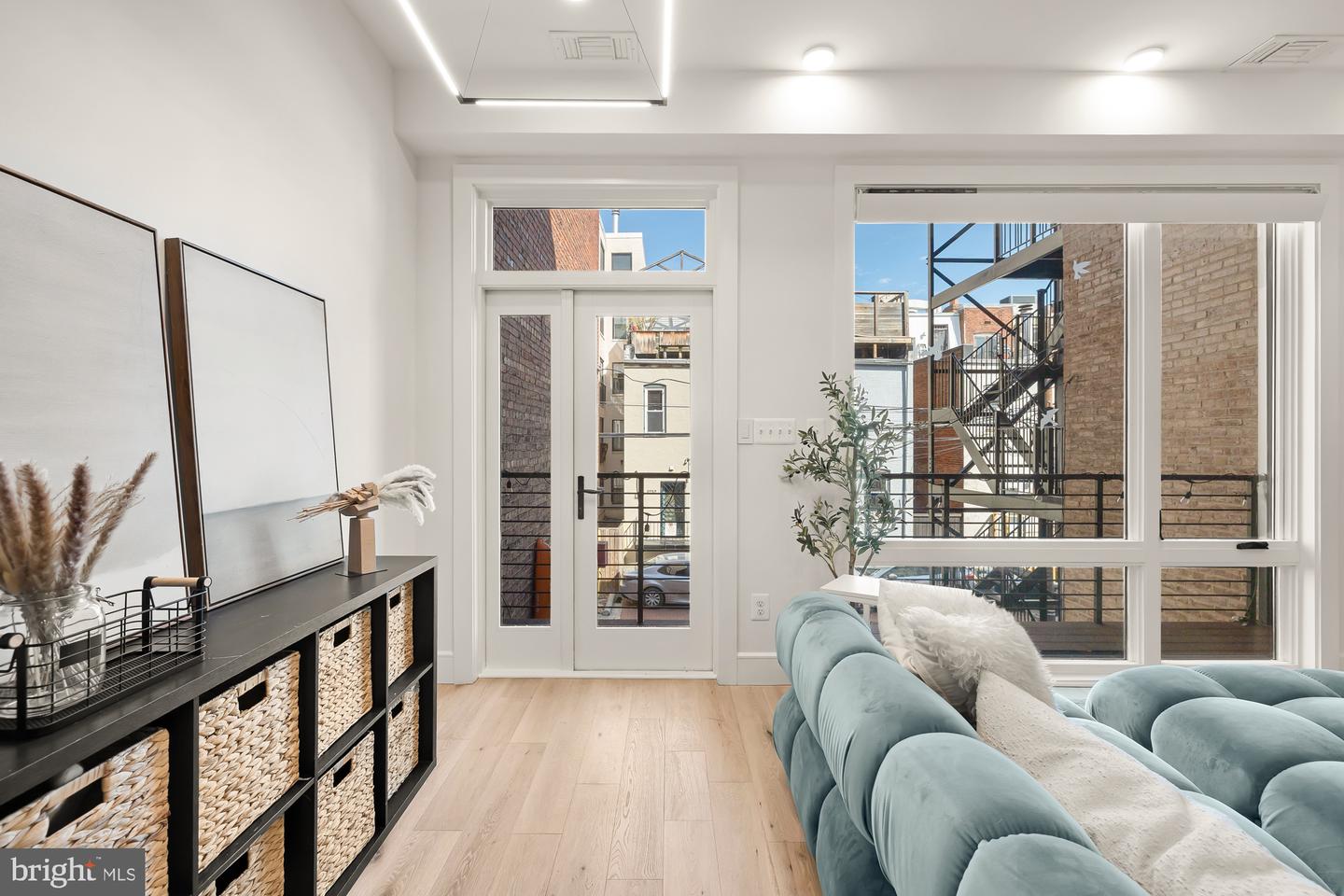 1729 T ST NW #4, WASHINGTON, District Of Columbia 20009, 3 Bedrooms Bedrooms, ,2 BathroomsBathrooms,Residential,For sale,1729 T ST NW #4,DCDC2209810 MLS # DCDC2209810