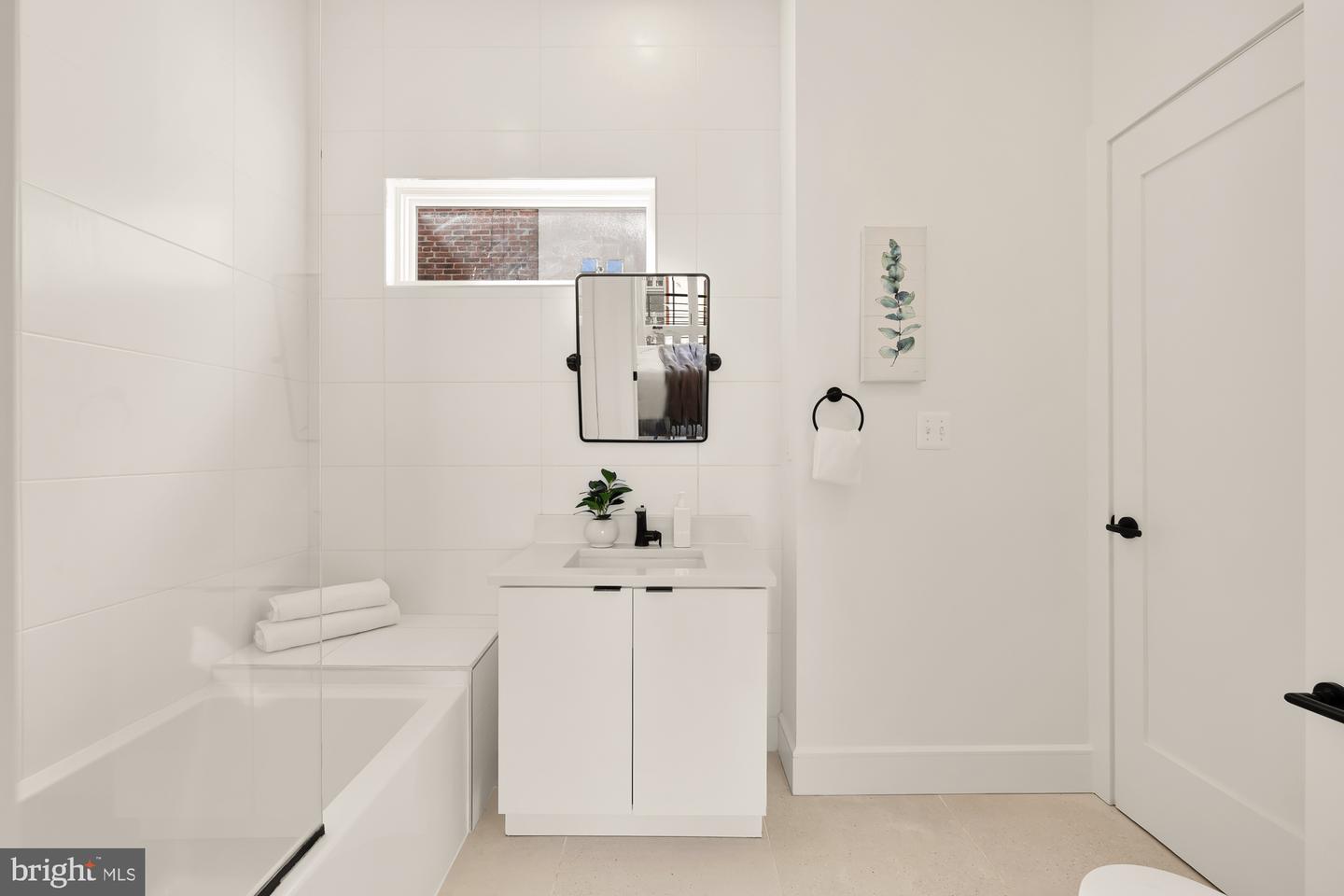 1729 T ST NW #4, WASHINGTON, District Of Columbia 20009, 3 Bedrooms Bedrooms, ,2 BathroomsBathrooms,Residential,For sale,1729 T ST NW #4,DCDC2209810 MLS # DCDC2209810