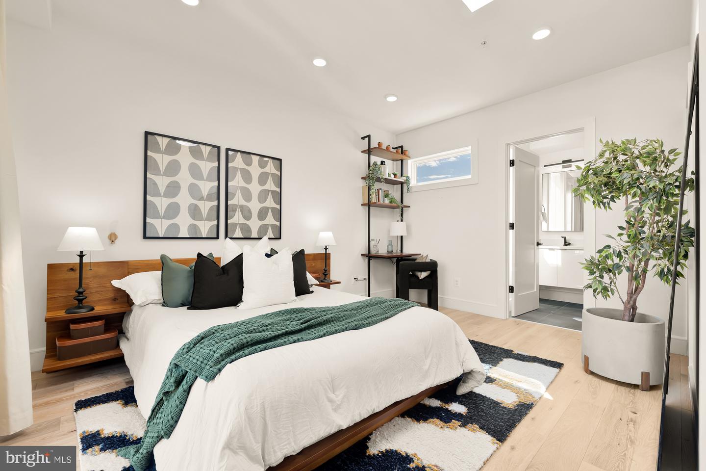 1729 T ST NW #4, WASHINGTON, District Of Columbia 20009, 3 Bedrooms Bedrooms, ,2 BathroomsBathrooms,Residential,For sale,1729 T ST NW #4,DCDC2209810 MLS # DCDC2209810