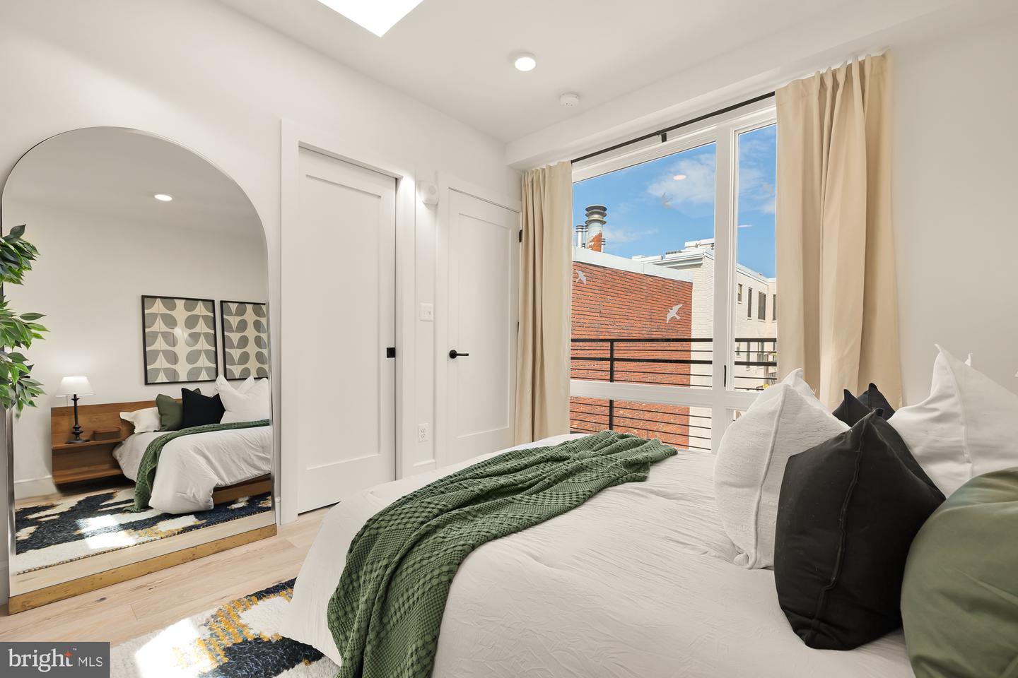 1729 T ST NW #4, WASHINGTON, District Of Columbia 20009, 3 Bedrooms Bedrooms, ,2 BathroomsBathrooms,Residential,For sale,1729 T ST NW #4,DCDC2209810 MLS # DCDC2209810