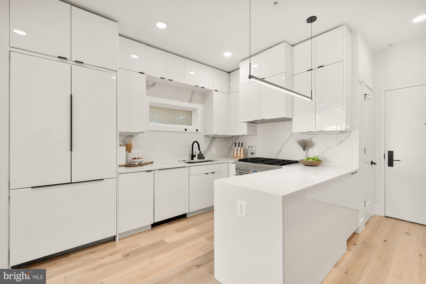 1729 T ST NW #4, WASHINGTON, District Of Columbia 20009, 3 Bedrooms Bedrooms, ,2 BathroomsBathrooms,Residential,For sale,1729 T ST NW #4,DCDC2209810 MLS # DCDC2209810