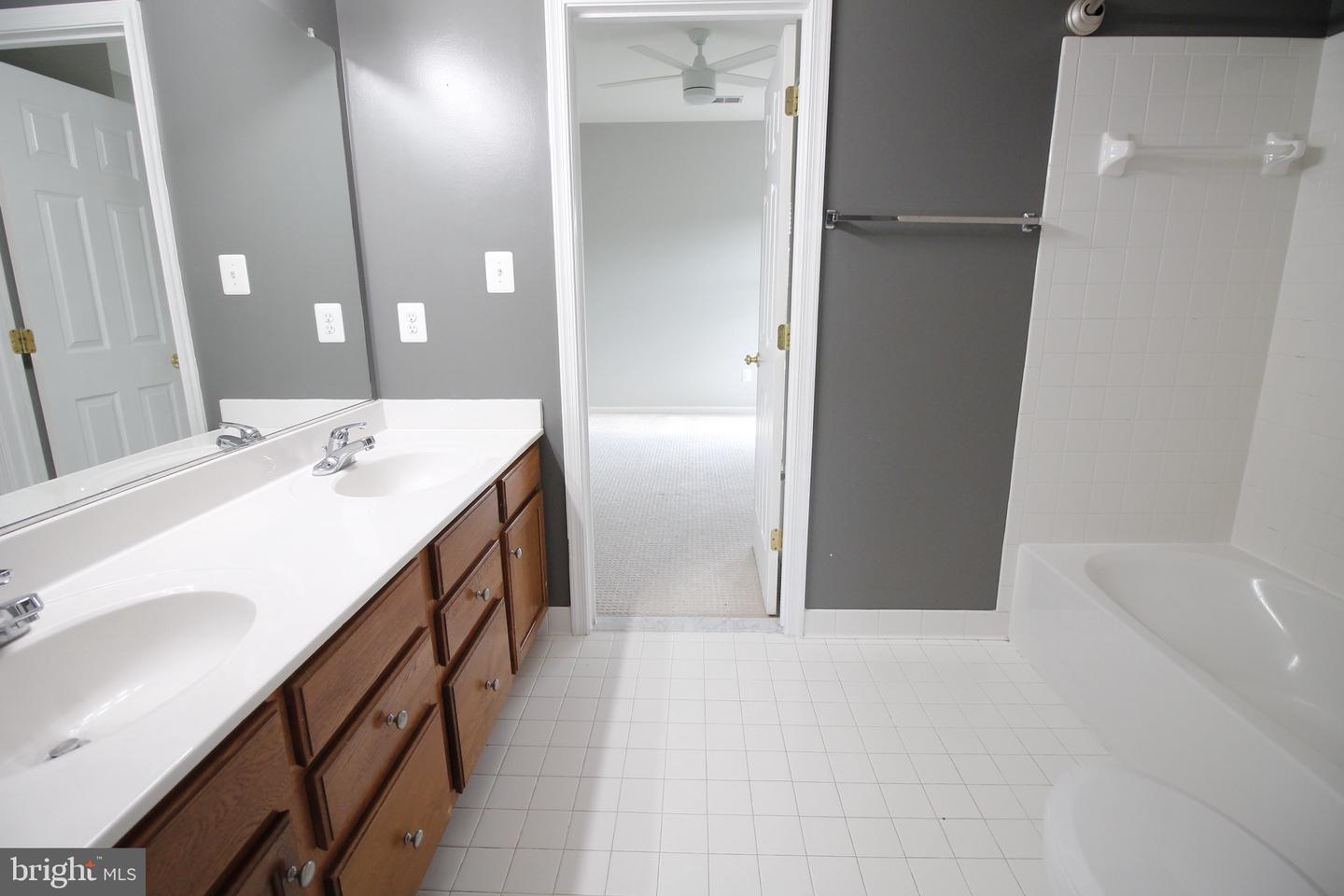 5569 JAMISONS FARM DR, WARRENTON, Virginia 20187, 6 Bedrooms Bedrooms, ,4 BathroomsBathrooms,Residential,For sale,5569 JAMISONS FARM DR,VAFQ2017420 MLS # VAFQ2017420