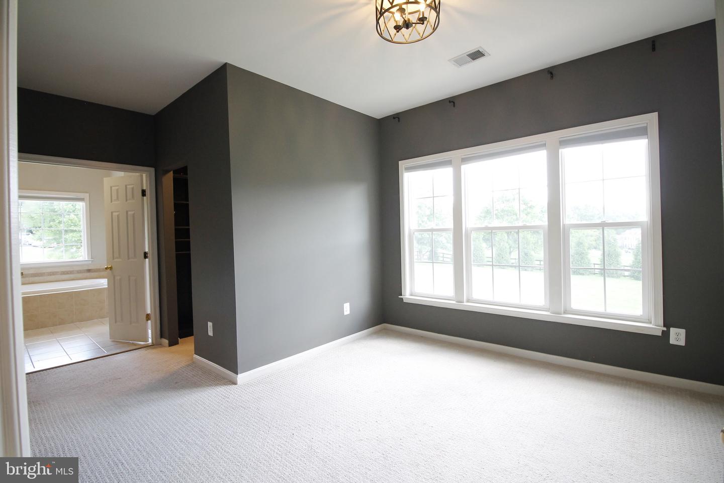5569 JAMISONS FARM DR, WARRENTON, Virginia 20187, 6 Bedrooms Bedrooms, ,4 BathroomsBathrooms,Residential,For sale,5569 JAMISONS FARM DR,VAFQ2017420 MLS # VAFQ2017420