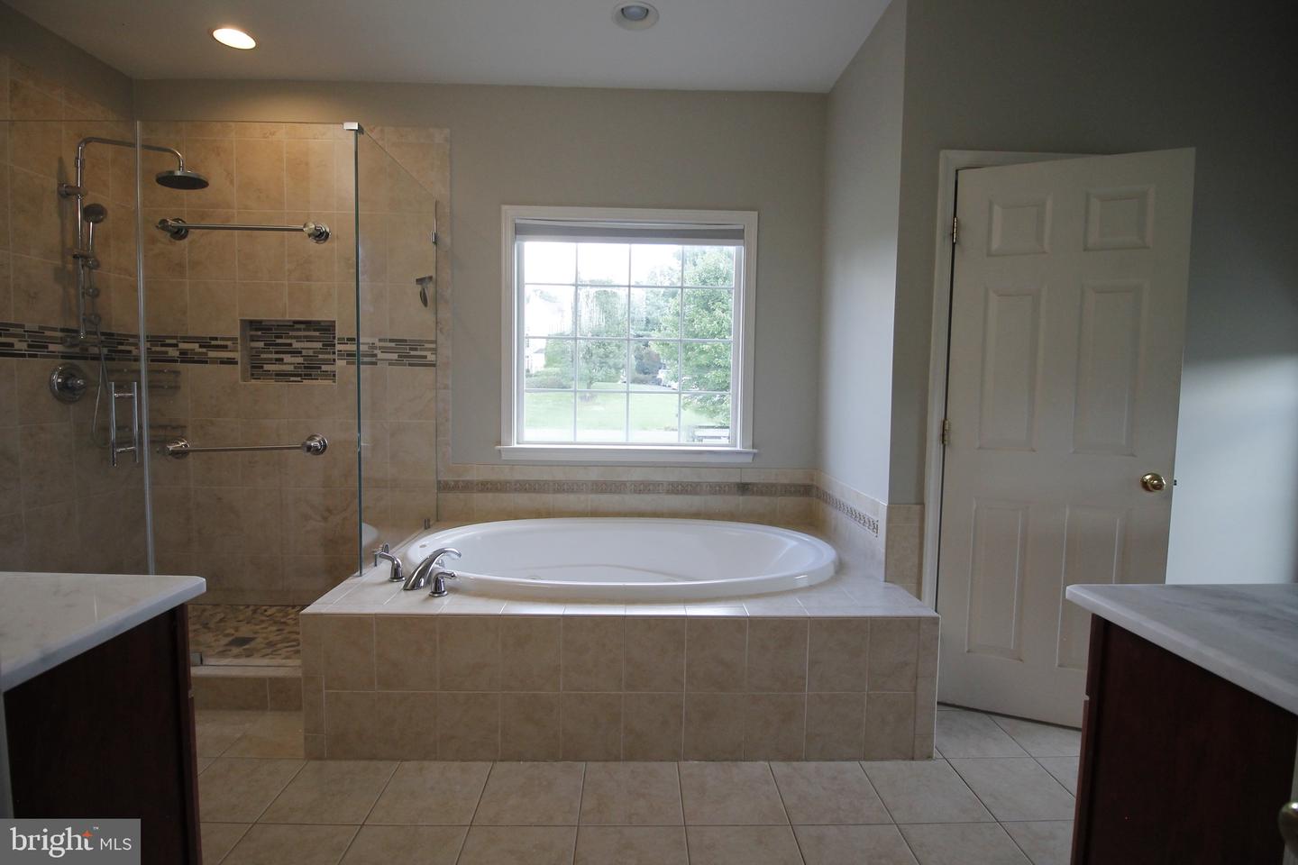 5569 JAMISONS FARM DR, WARRENTON, Virginia 20187, 6 Bedrooms Bedrooms, ,4 BathroomsBathrooms,Residential,For sale,5569 JAMISONS FARM DR,VAFQ2017420 MLS # VAFQ2017420