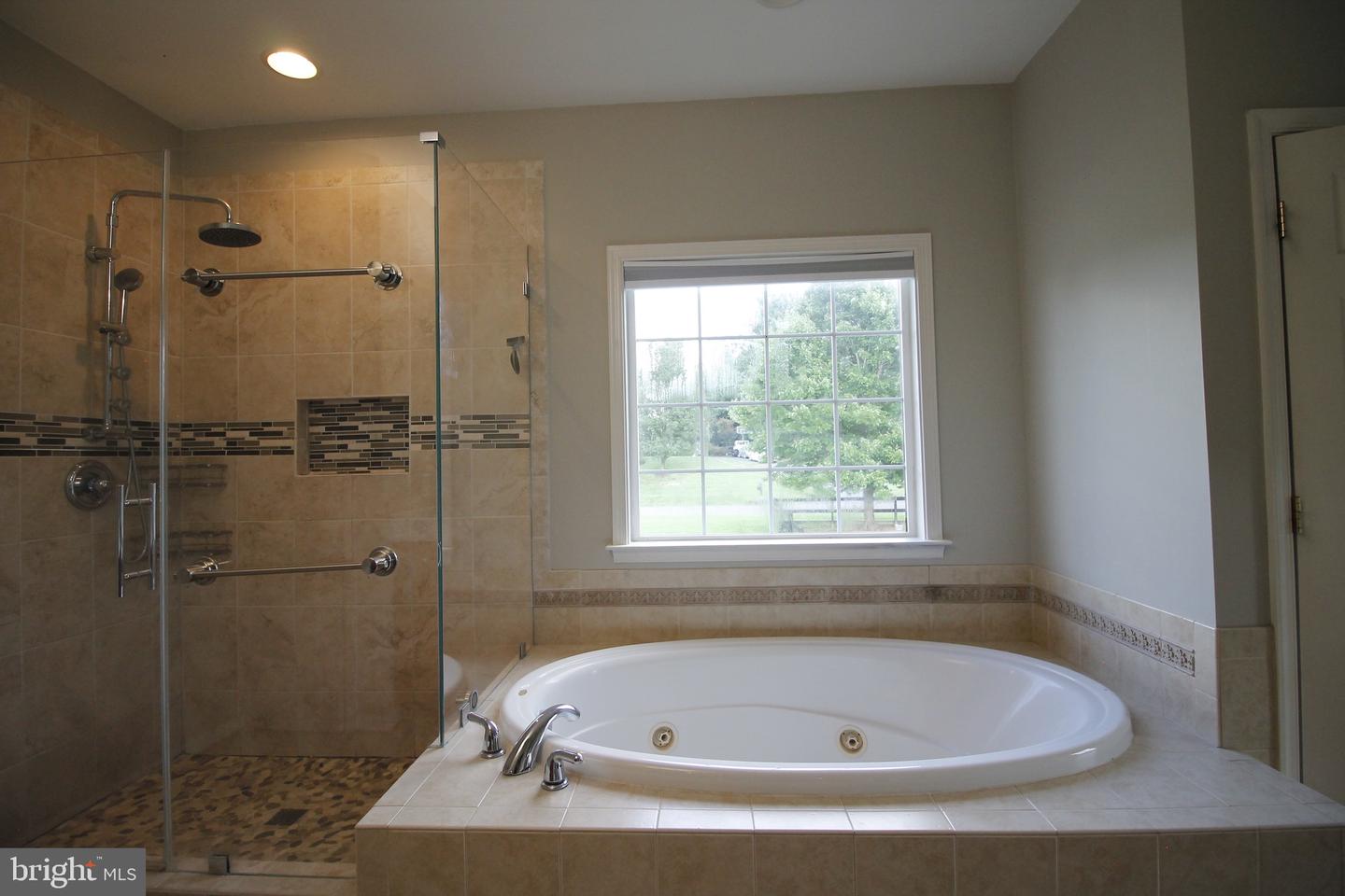 5569 JAMISONS FARM DR, WARRENTON, Virginia 20187, 6 Bedrooms Bedrooms, ,4 BathroomsBathrooms,Residential,For sale,5569 JAMISONS FARM DR,VAFQ2017420 MLS # VAFQ2017420