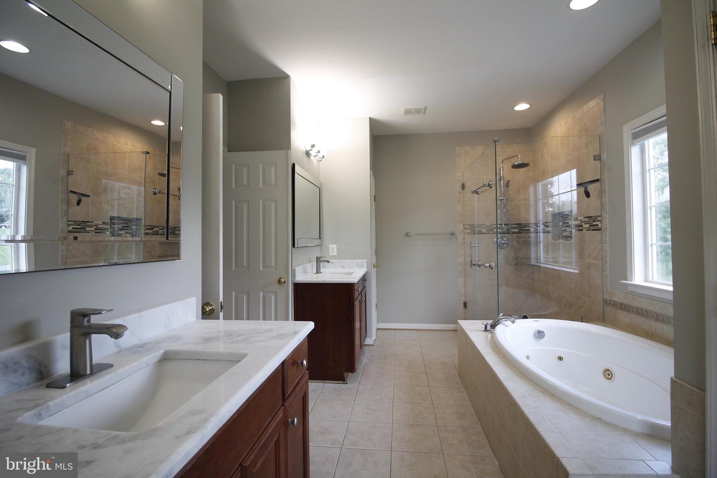 5569 JAMISONS FARM DR, WARRENTON, Virginia 20187, 6 Bedrooms Bedrooms, ,4 BathroomsBathrooms,Residential,For sale,5569 JAMISONS FARM DR,VAFQ2017420 MLS # VAFQ2017420