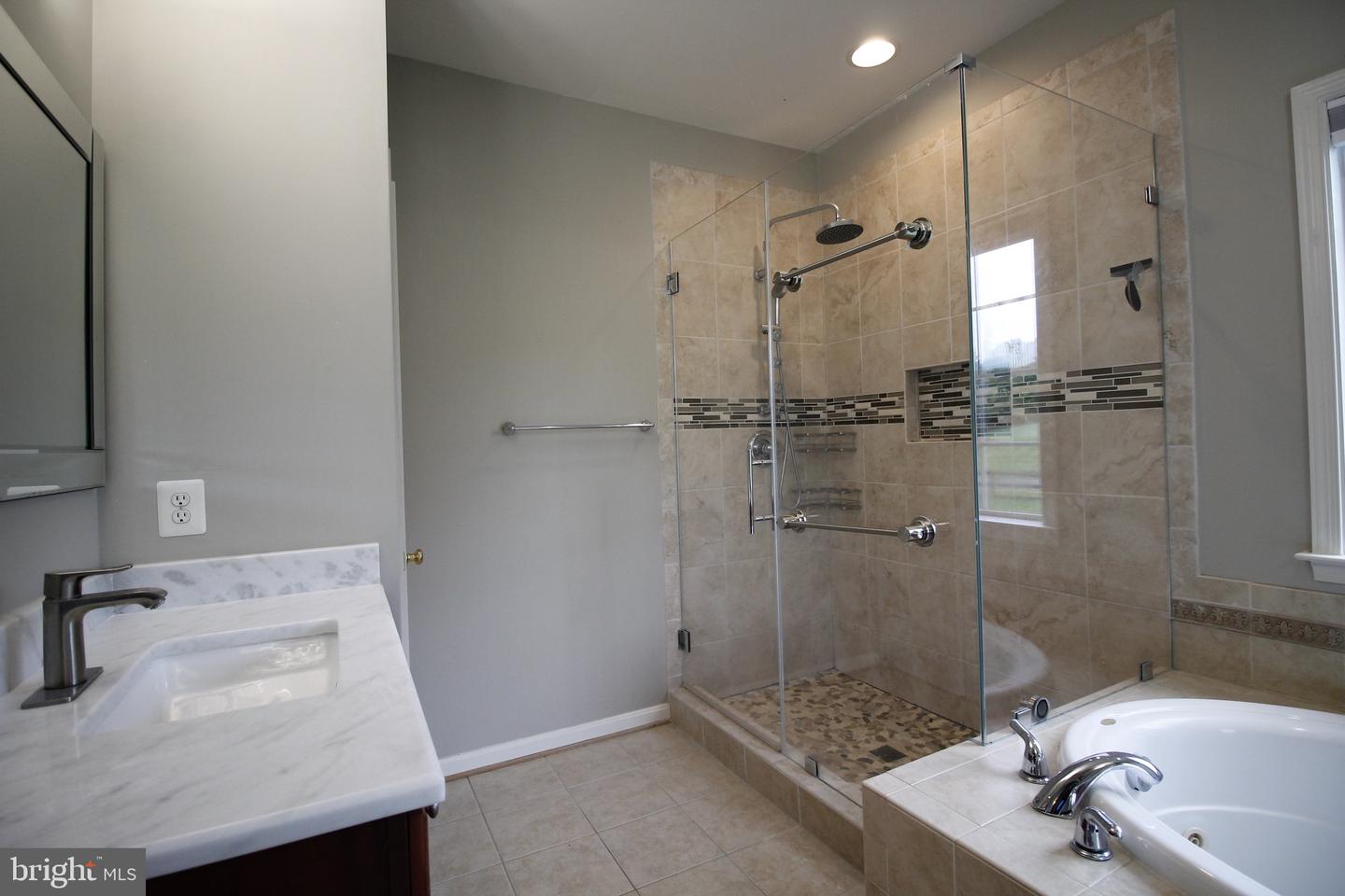 5569 JAMISONS FARM DR, WARRENTON, Virginia 20187, 6 Bedrooms Bedrooms, ,4 BathroomsBathrooms,Residential,For sale,5569 JAMISONS FARM DR,VAFQ2017420 MLS # VAFQ2017420