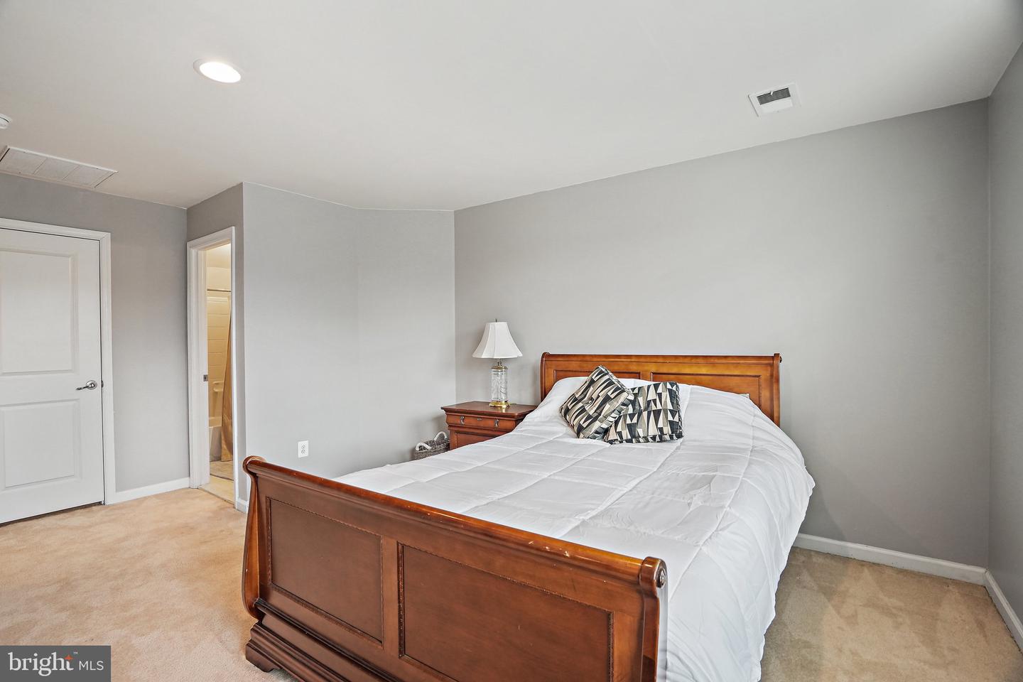 3825 COMMODORE JOSHUA BARNEY DR NE, WASHINGTON, District Of Columbia 20018, 2 Bedrooms Bedrooms, ,2 BathroomsBathrooms,Residential,For sale,3825 COMMODORE JOSHUA BARNEY DR NE,DCDC2210068 MLS # DCDC2210068