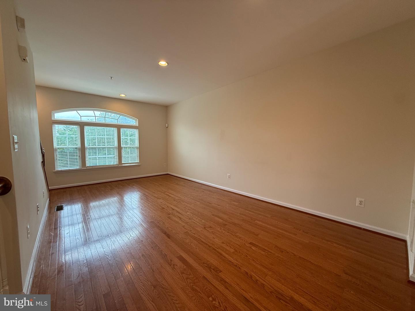 3825 COMMODORE JOSHUA BARNEY DR NE, WASHINGTON, District Of Columbia 20018, 2 Bedrooms Bedrooms, ,2 BathroomsBathrooms,Residential,For sale,3825 COMMODORE JOSHUA BARNEY DR NE,DCDC2210068 MLS # DCDC2210068