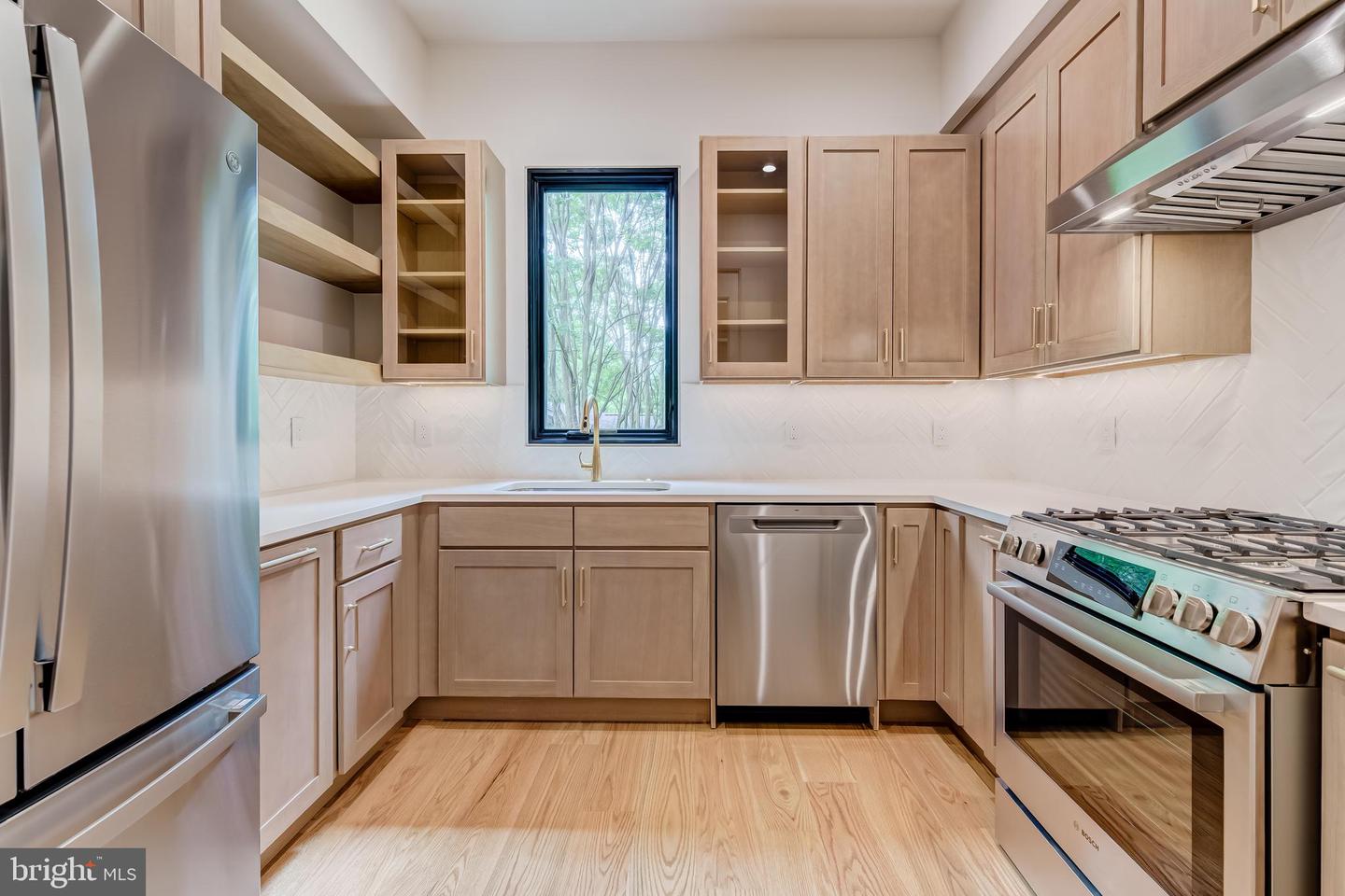 8539 APONI RD, VIENNA, Virginia 22180, 6 Bedrooms Bedrooms, ,6 BathroomsBathrooms,Residential,For sale,8539 APONI RD,VAFX2255176 MLS # VAFX2255176