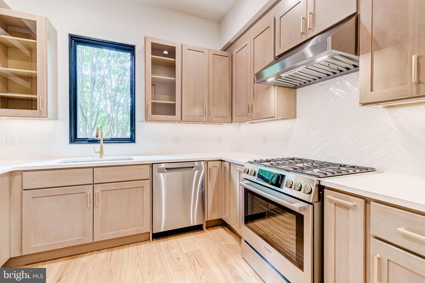 8539 APONI RD, VIENNA, Virginia 22180, 6 Bedrooms Bedrooms, ,6 BathroomsBathrooms,Residential,For sale,8539 APONI RD,VAFX2255176 MLS # VAFX2255176