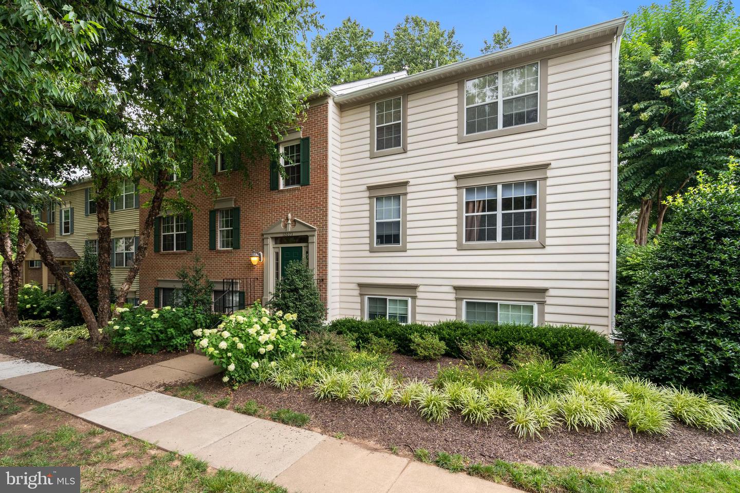 12023 GOLF RIDGE CT #201, FAIRFAX, Virginia 22033, 2 Bedrooms Bedrooms, ,2 BathroomsBathrooms,Residential,For sale,12023 GOLF RIDGE CT #201,VAFX2255214 MLS # VAFX2255214
