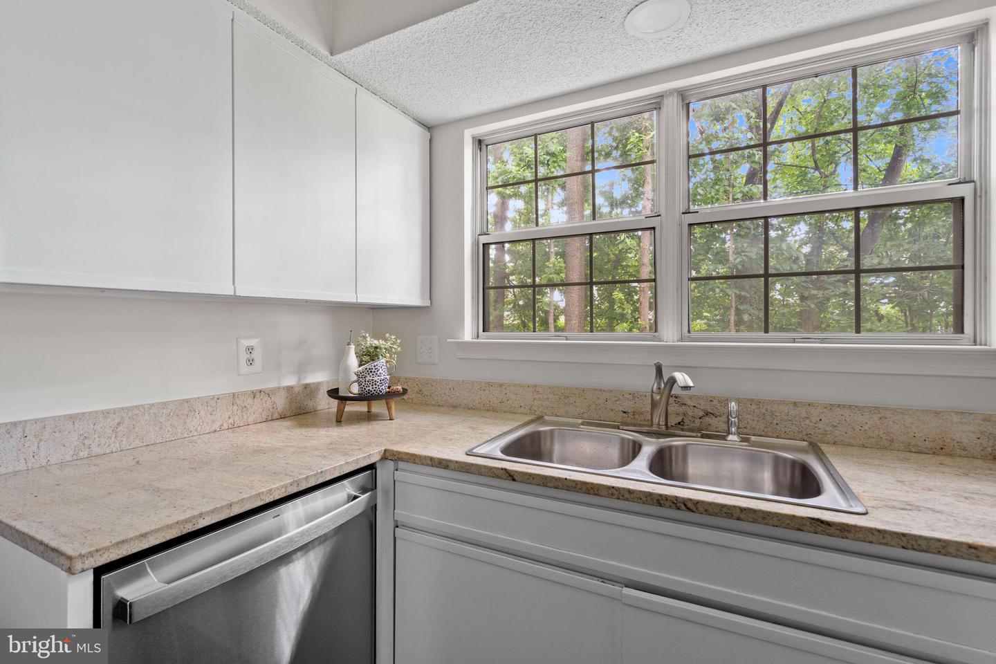 12023 GOLF RIDGE CT #201, FAIRFAX, Virginia 22033, 2 Bedrooms Bedrooms, ,2 BathroomsBathrooms,Residential,For sale,12023 GOLF RIDGE CT #201,VAFX2255214 MLS # VAFX2255214