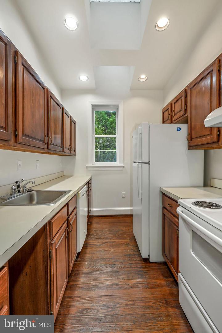 3333 N ST NW #7, WASHINGTON, District Of Columbia 20007, 2 Bedrooms Bedrooms, ,2 BathroomsBathrooms,Residential,For sale,3333 N ST NW #7,DCDC2210274 MLS # DCDC2210274