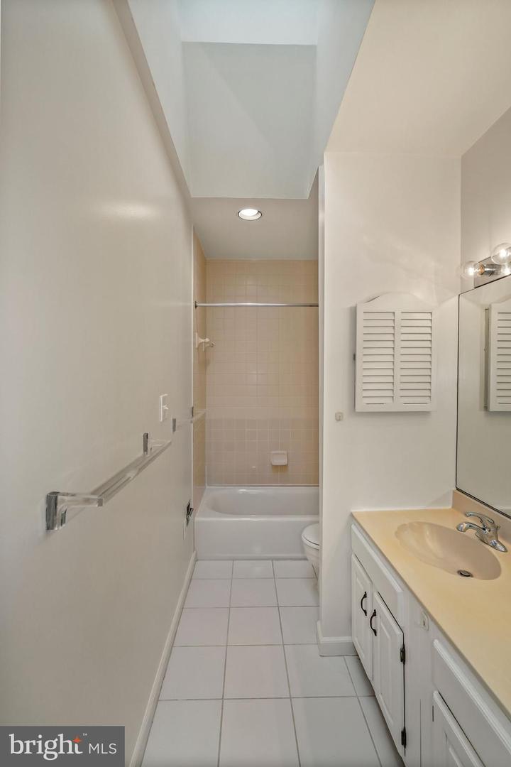 3333 N ST NW #7, WASHINGTON, District Of Columbia 20007, 2 Bedrooms Bedrooms, ,2 BathroomsBathrooms,Residential,For sale,3333 N ST NW #7,DCDC2210274 MLS # DCDC2210274