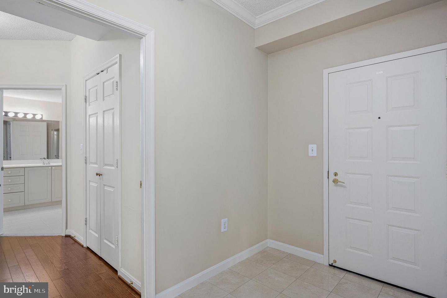 19370 MAGNOLIA GROVE SQ #410, LEESBURG, Virginia 20176, 2 Bedrooms Bedrooms, ,2 BathroomsBathrooms,Residential,For sale,19370 MAGNOLIA GROVE SQ #410,VALO2102090 MLS # VALO2102090
