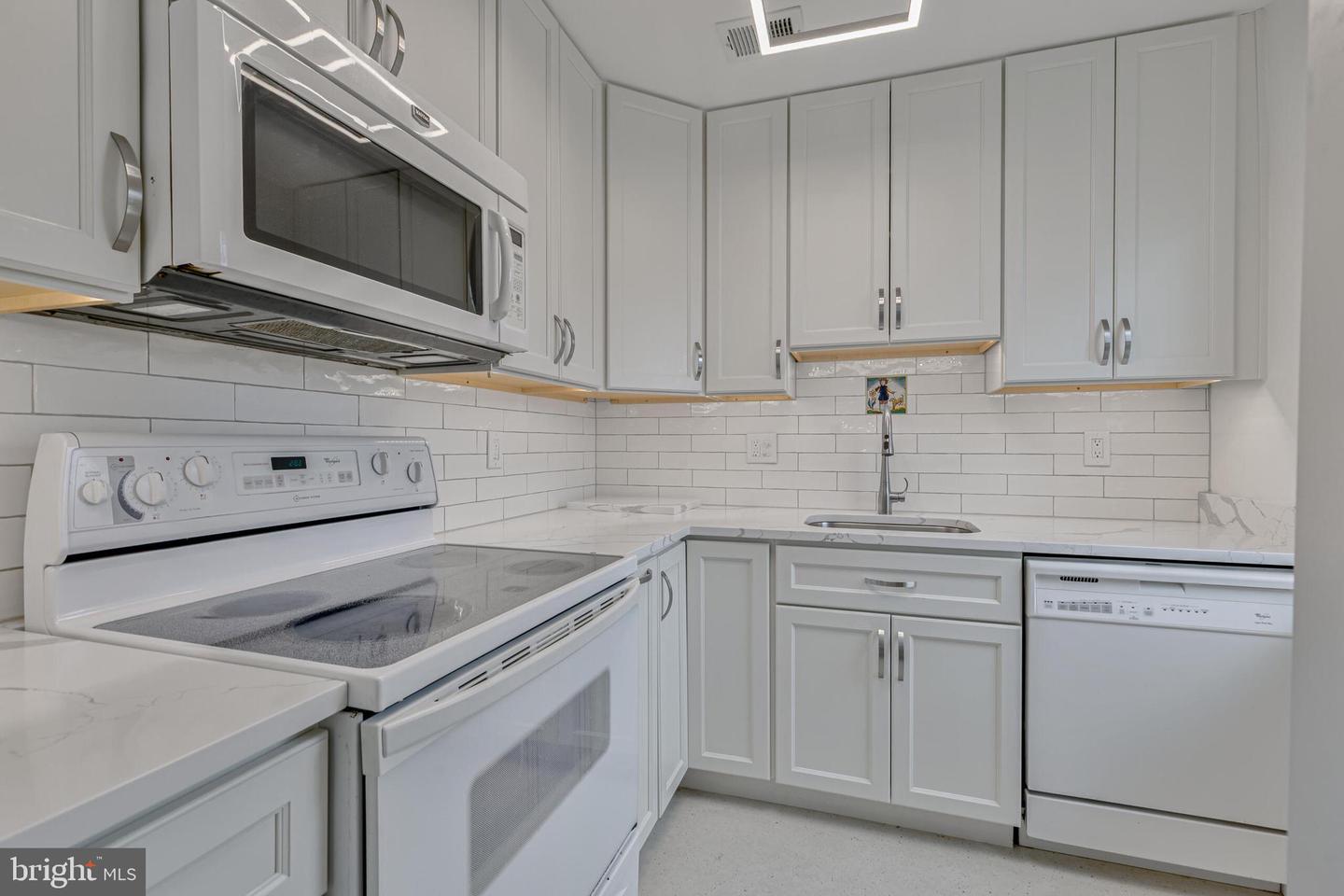 2807 ARLINGTON BLVD #301, ARLINGTON, Virginia 22201, 2 Bedrooms Bedrooms, ,1 BathroomBathrooms,Residential,For sale,2807 ARLINGTON BLVD #301,VAAR2060798 MLS # VAAR2060798