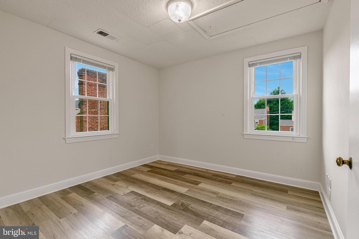 2807 ARLINGTON BLVD #301, ARLINGTON, Virginia 22201, 2 Bedrooms Bedrooms, ,1 BathroomBathrooms,Residential,For sale,2807 ARLINGTON BLVD #301,VAAR2060798 MLS # VAAR2060798