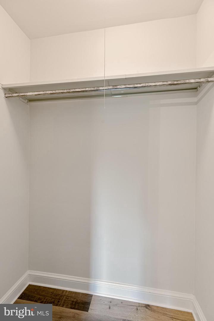 2807 ARLINGTON BLVD #301, ARLINGTON, Virginia 22201, 2 Bedrooms Bedrooms, ,1 BathroomBathrooms,Residential,For sale,2807 ARLINGTON BLVD #301,VAAR2060798 MLS # VAAR2060798