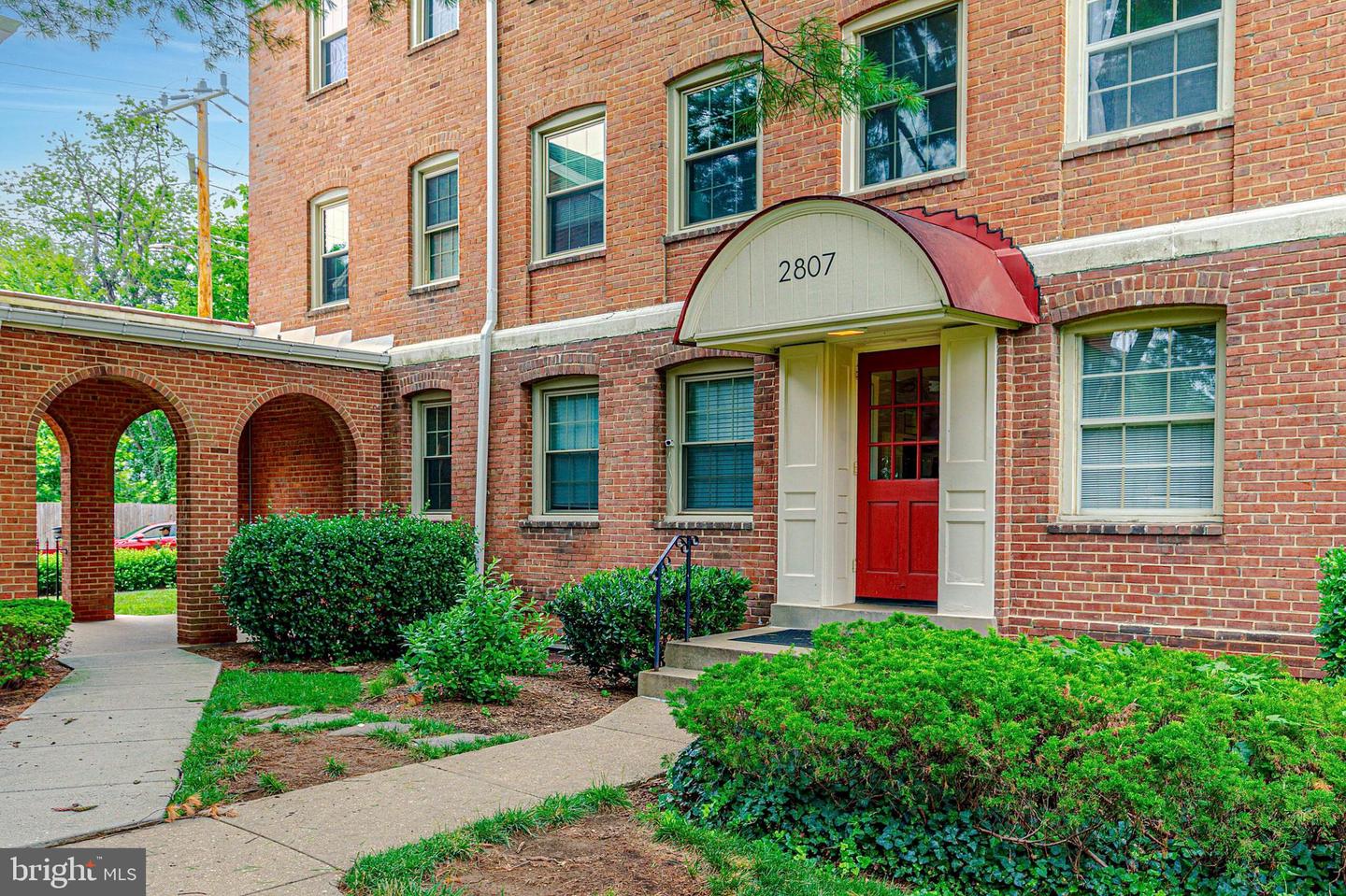2807 ARLINGTON BLVD #301, ARLINGTON, Virginia 22201, 2 Bedrooms Bedrooms, ,1 BathroomBathrooms,Residential,For sale,2807 ARLINGTON BLVD #301,VAAR2060798 MLS # VAAR2060798