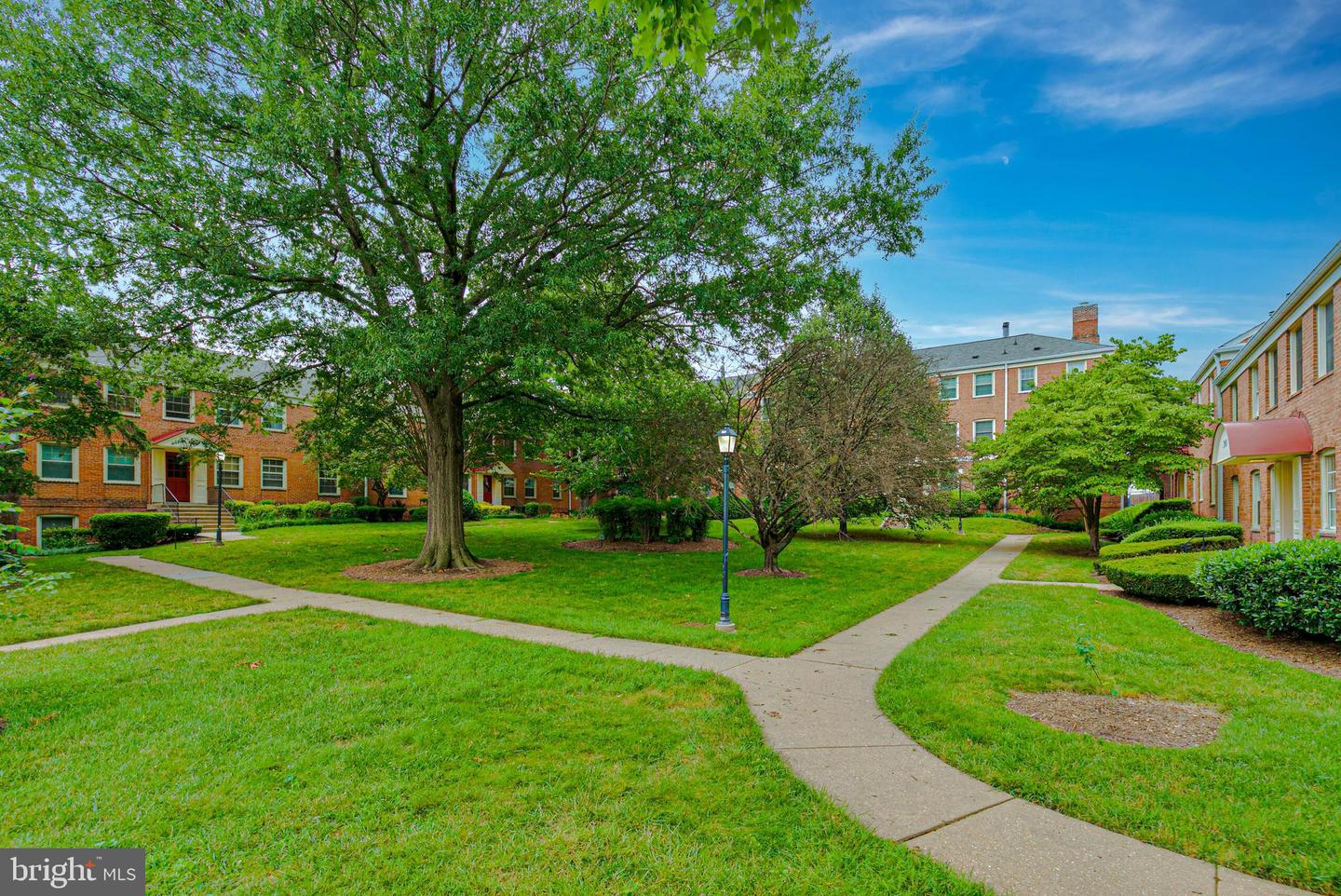 2807 ARLINGTON BLVD #301, ARLINGTON, Virginia 22201, 2 Bedrooms Bedrooms, ,1 BathroomBathrooms,Residential,For sale,2807 ARLINGTON BLVD #301,VAAR2060798 MLS # VAAR2060798