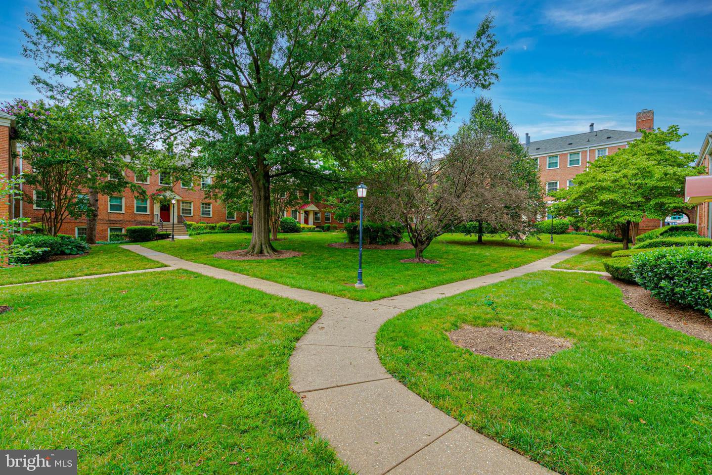 2807 ARLINGTON BLVD #301, ARLINGTON, Virginia 22201, 2 Bedrooms Bedrooms, ,1 BathroomBathrooms,Residential,For sale,2807 ARLINGTON BLVD #301,VAAR2060798 MLS # VAAR2060798