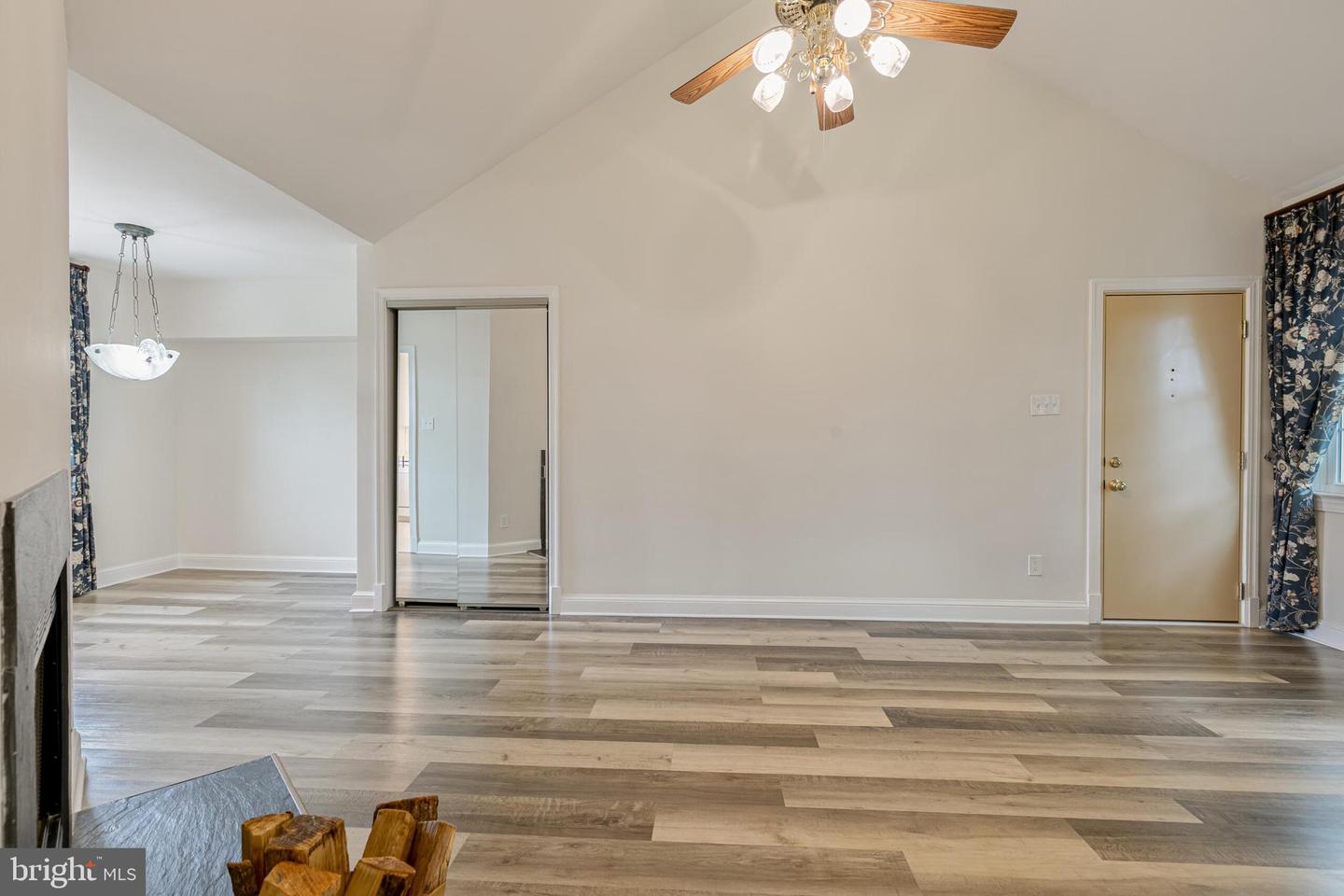 2807 ARLINGTON BLVD #301, ARLINGTON, Virginia 22201, 2 Bedrooms Bedrooms, ,1 BathroomBathrooms,Residential,For sale,2807 ARLINGTON BLVD #301,VAAR2060798 MLS # VAAR2060798