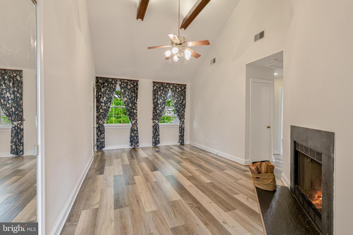 2807 ARLINGTON BLVD #301, ARLINGTON, Virginia 22201, 2 Bedrooms Bedrooms, ,1 BathroomBathrooms,Residential,For sale,2807 ARLINGTON BLVD #301,VAAR2060798 MLS # VAAR2060798