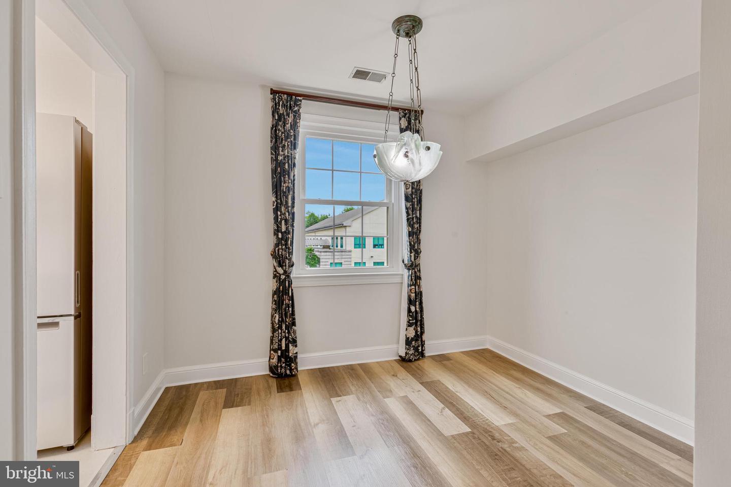 2807 ARLINGTON BLVD #301, ARLINGTON, Virginia 22201, 2 Bedrooms Bedrooms, ,1 BathroomBathrooms,Residential,For sale,2807 ARLINGTON BLVD #301,VAAR2060798 MLS # VAAR2060798