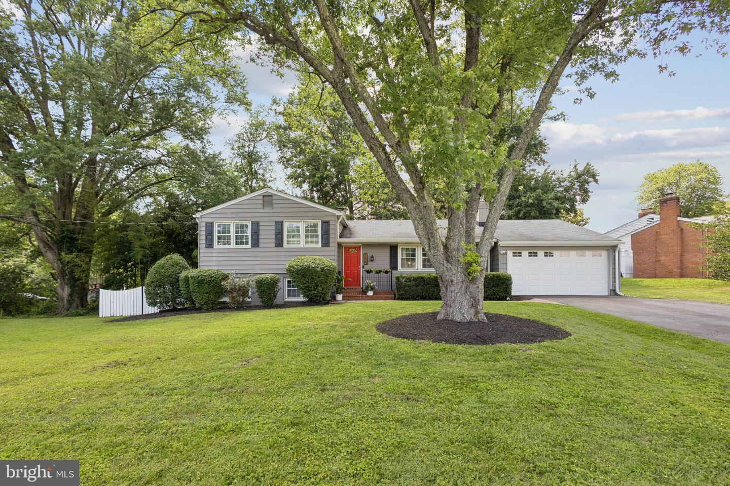7810 MIDDAY LN, ALEXANDRIA, Virginia 22306, 4 Bedrooms Bedrooms, ,3 BathroomsBathrooms,Residential,For sale,7810 MIDDAY LN,VAFX2255588 MLS # VAFX2255588